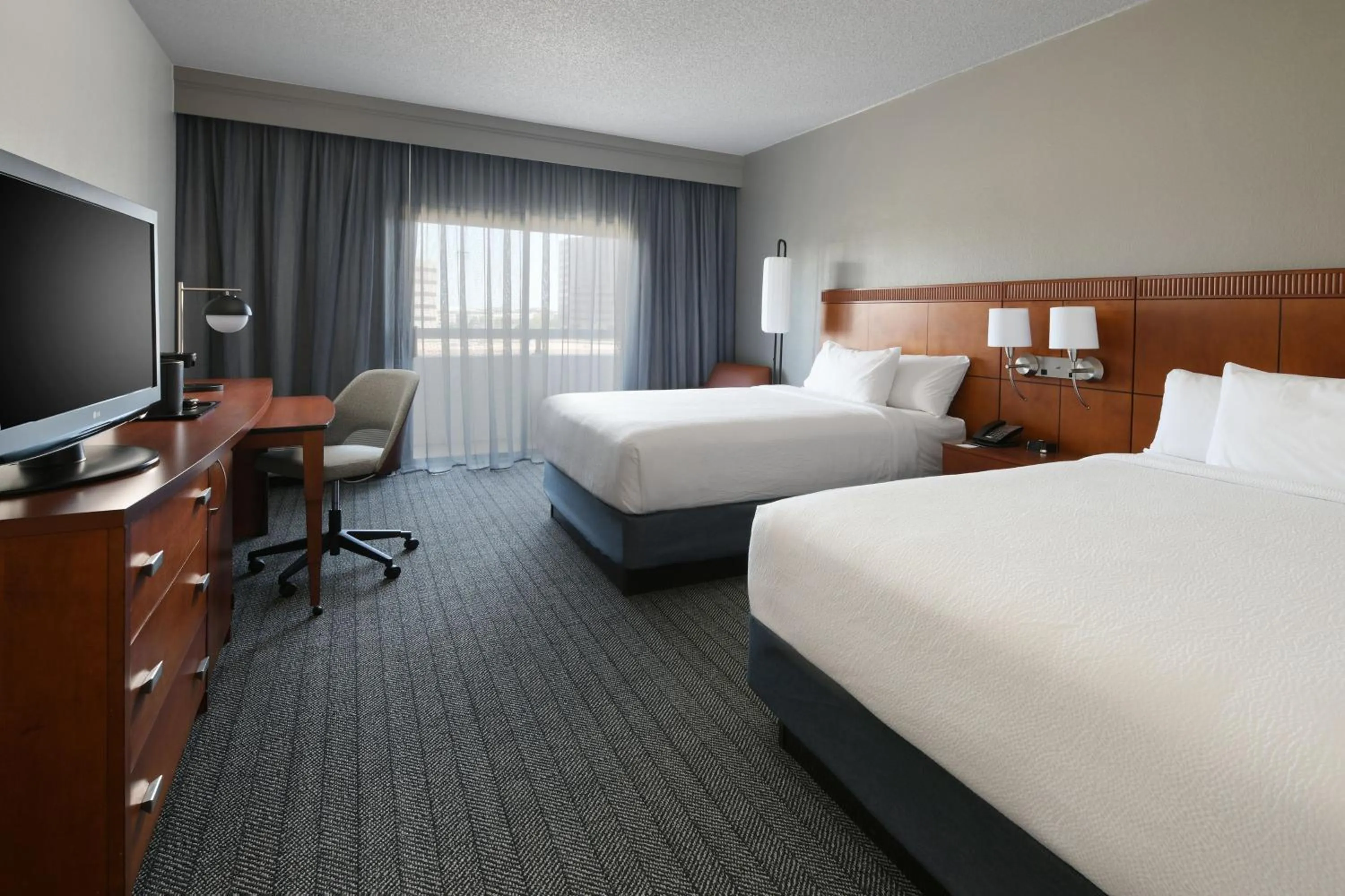 Photo of the whole room, Bed in Courtyard Dallas Las Colinas