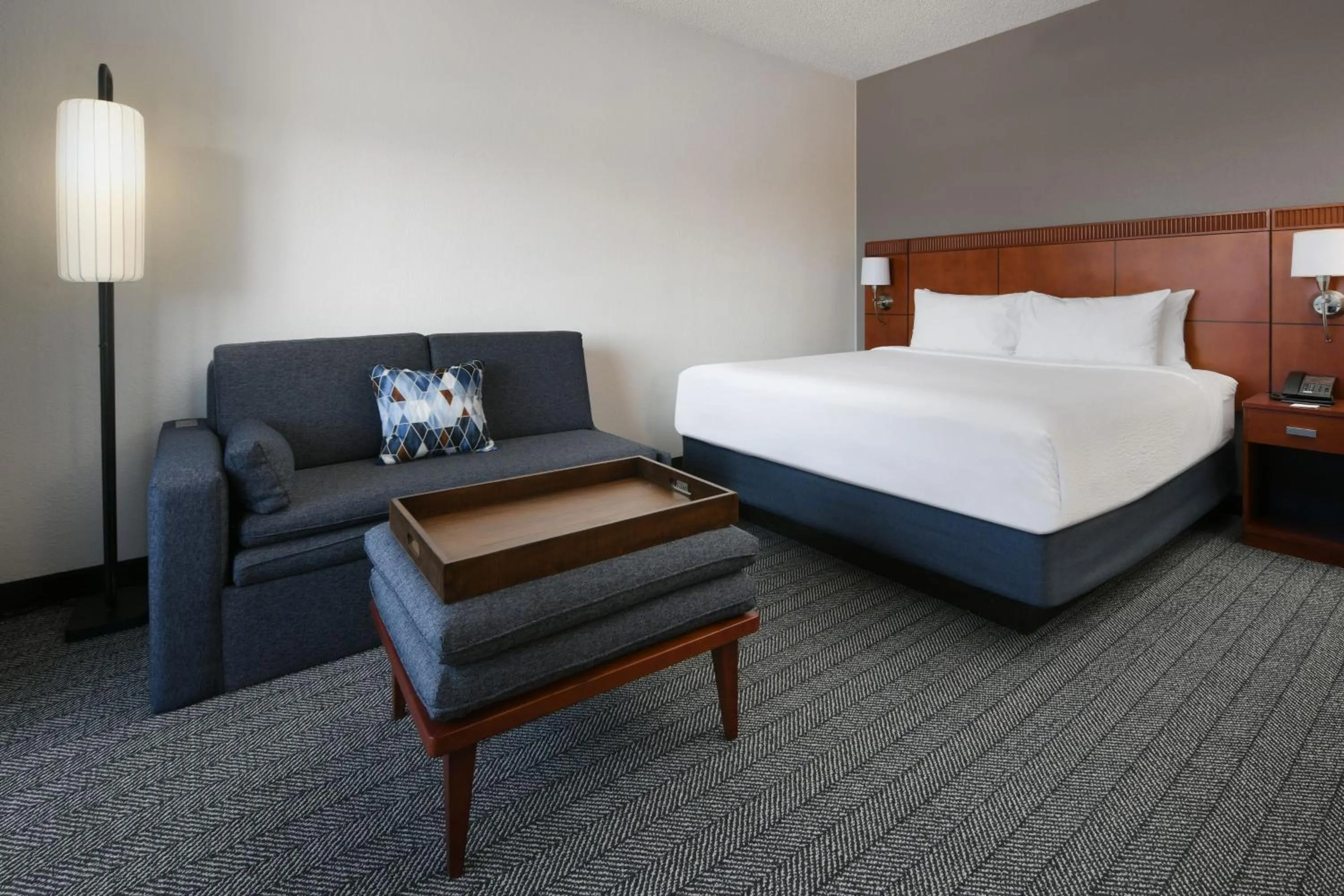 Photo of the whole room, Bed in Courtyard Dallas Las Colinas