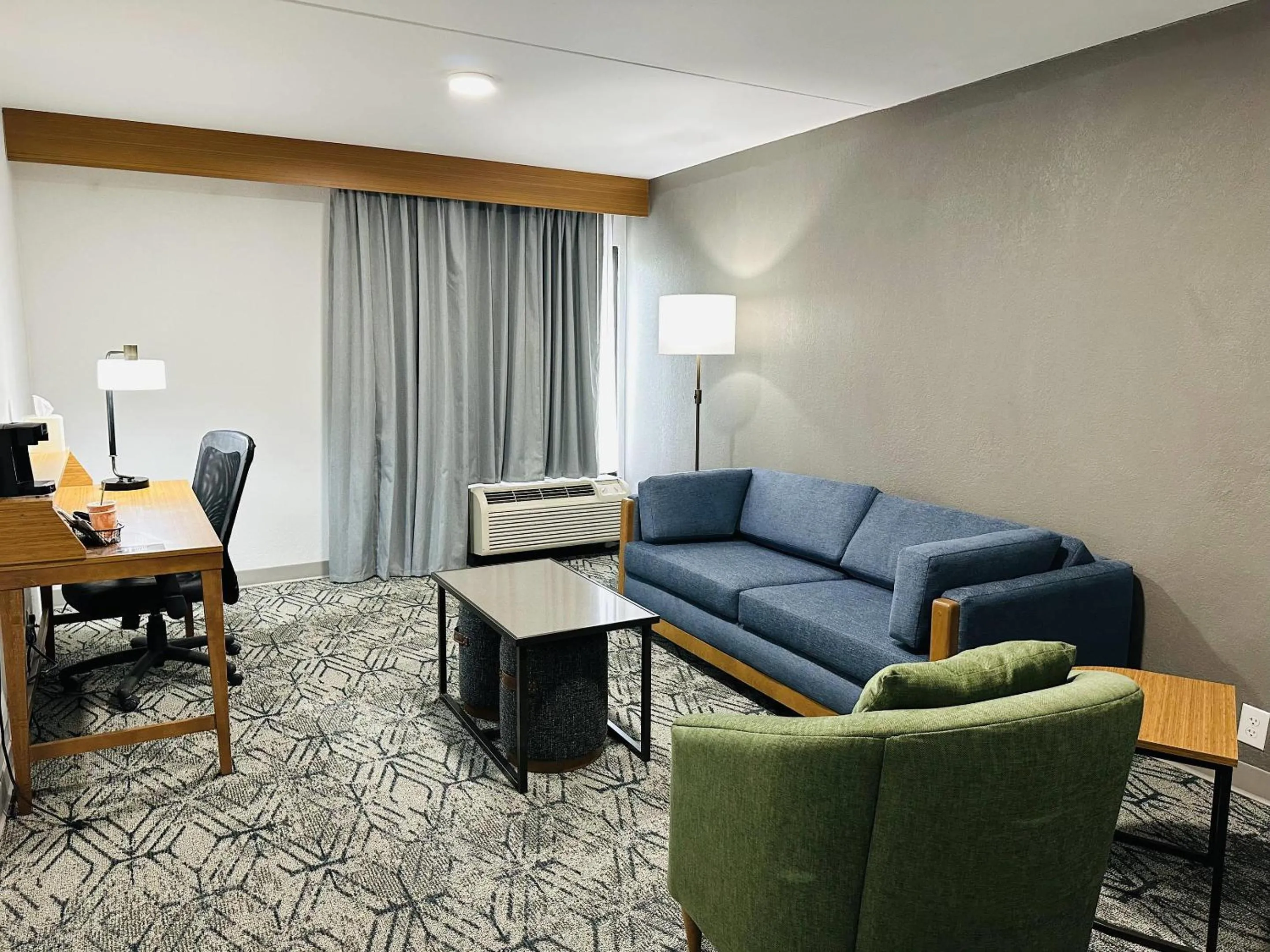 Bedroom in Country Inn & Suites by Radisson, Canton near Hall of Fame