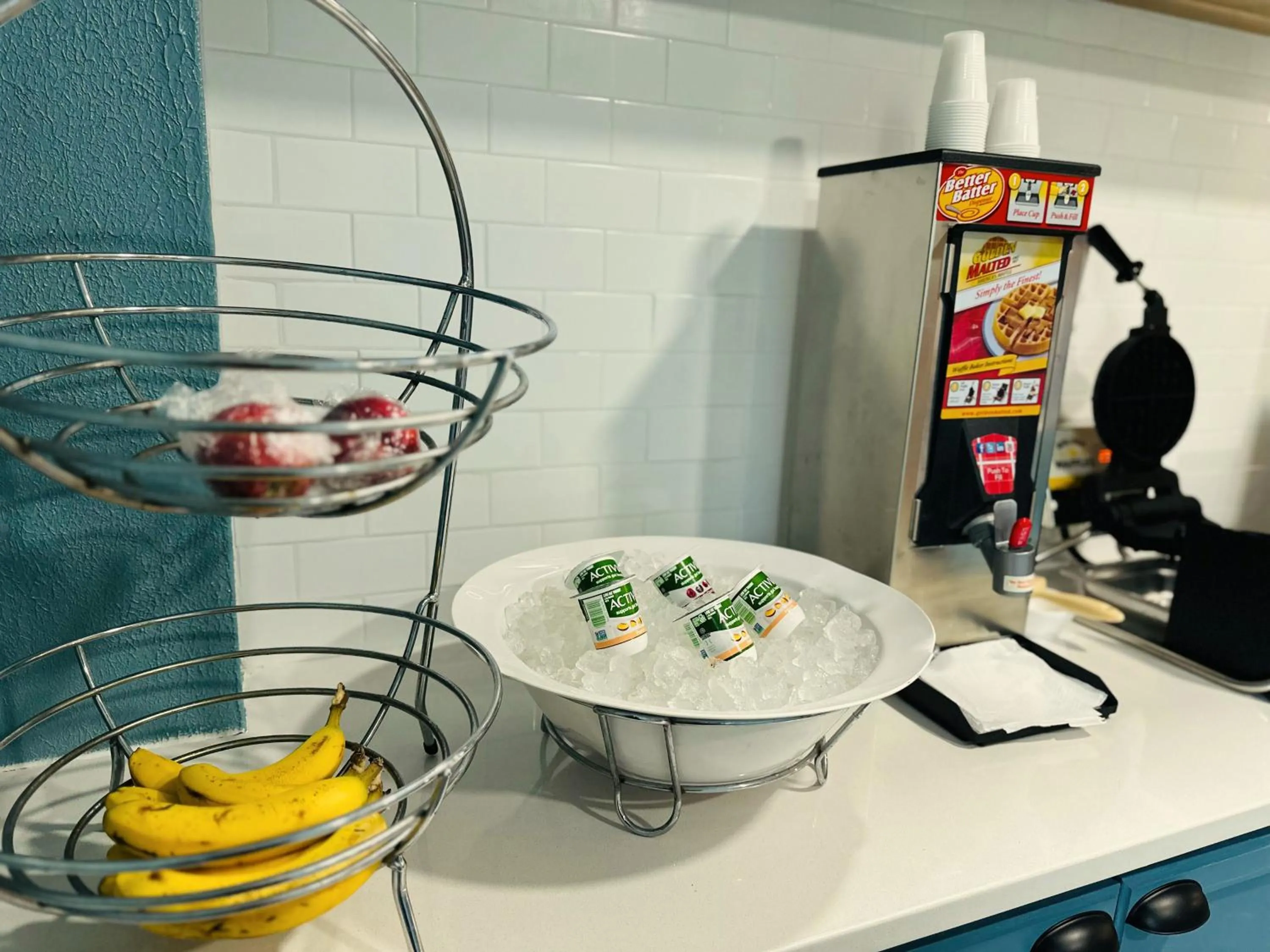 Breakfast in Country Inn & Suites by Radisson, Canton near Hall of Fame