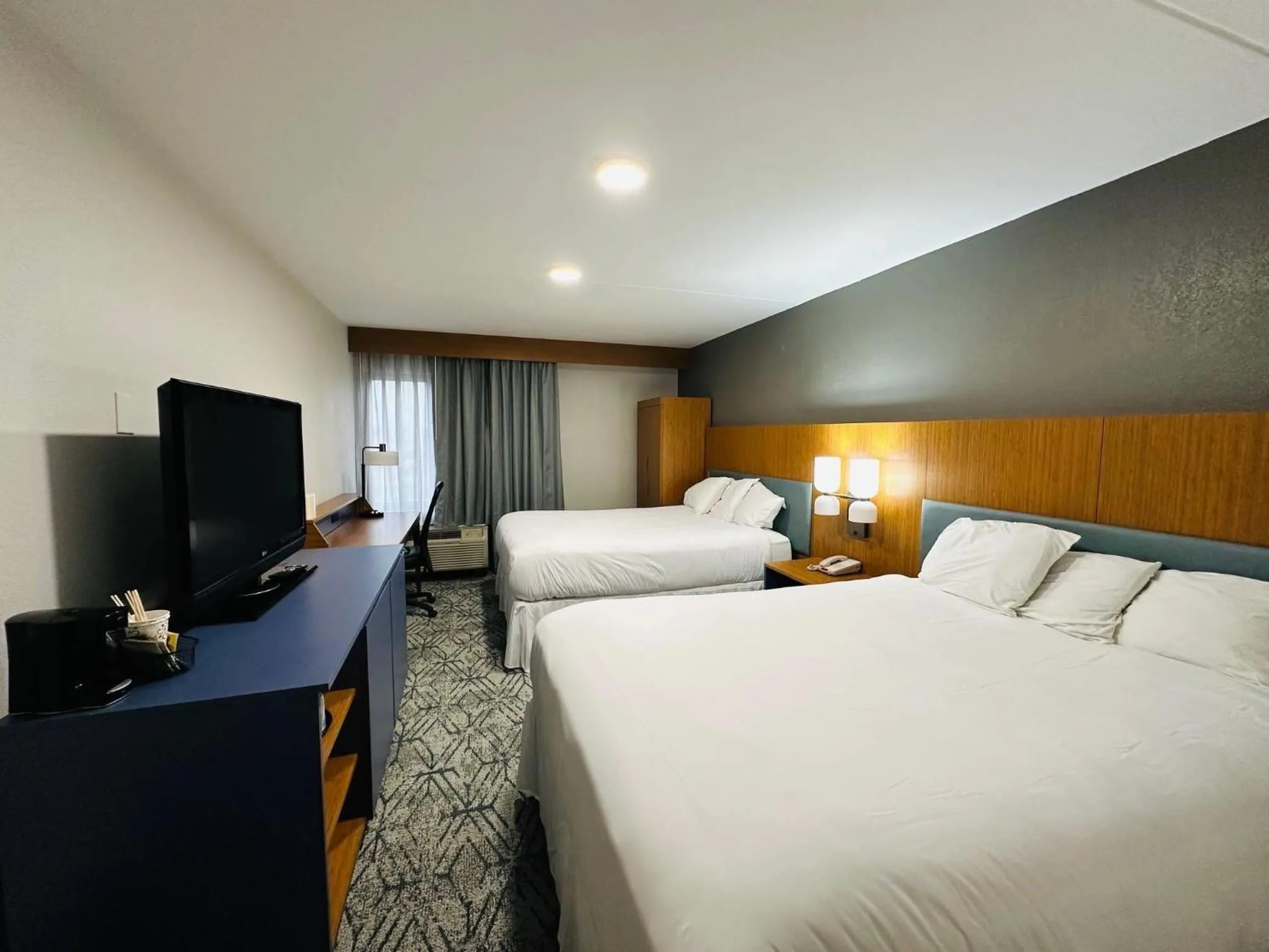 Bedroom in Country Inn & Suites by Radisson, Canton near Hall of Fame