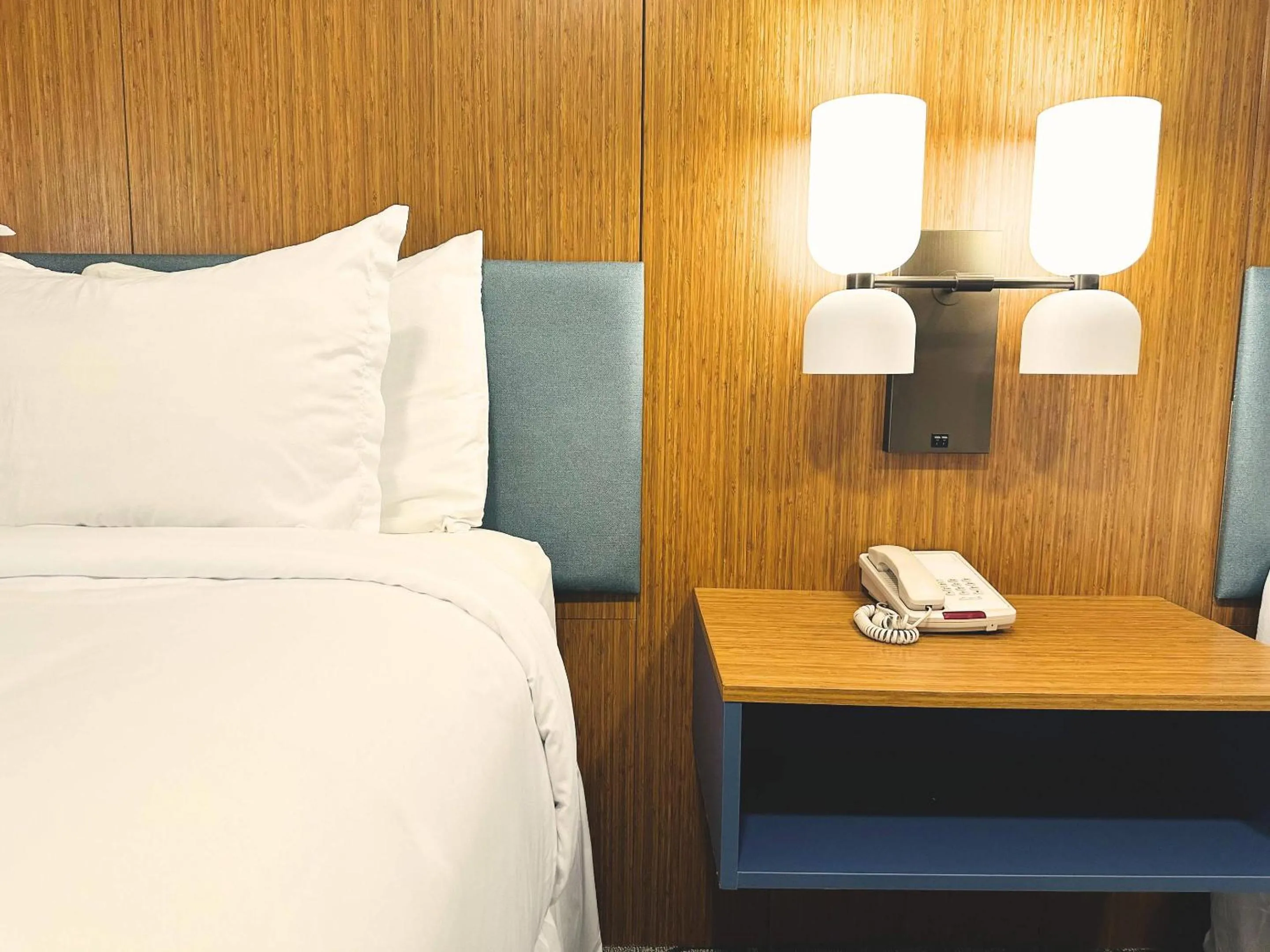 Bedroom in Country Inn & Suites by Radisson, Canton near Hall of Fame