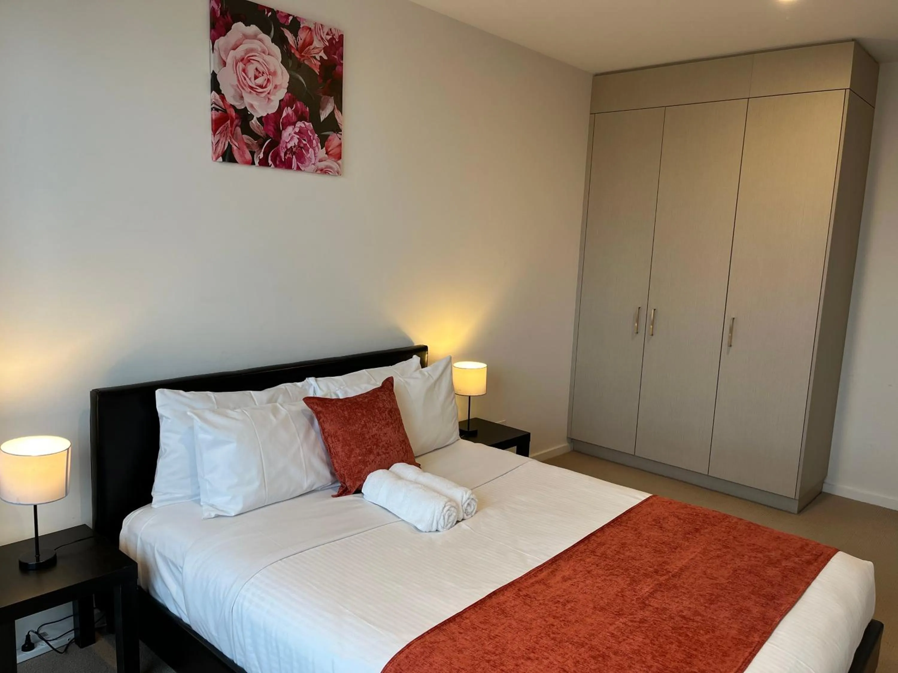 Bed in Tasha's Apartments on Morphett