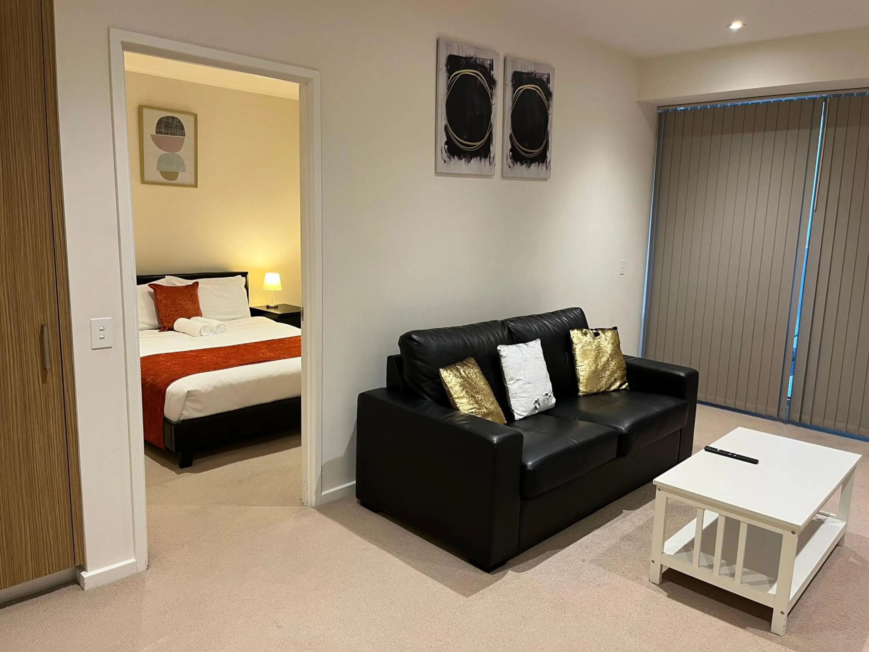 Bed in Tasha's Apartments on Morphett