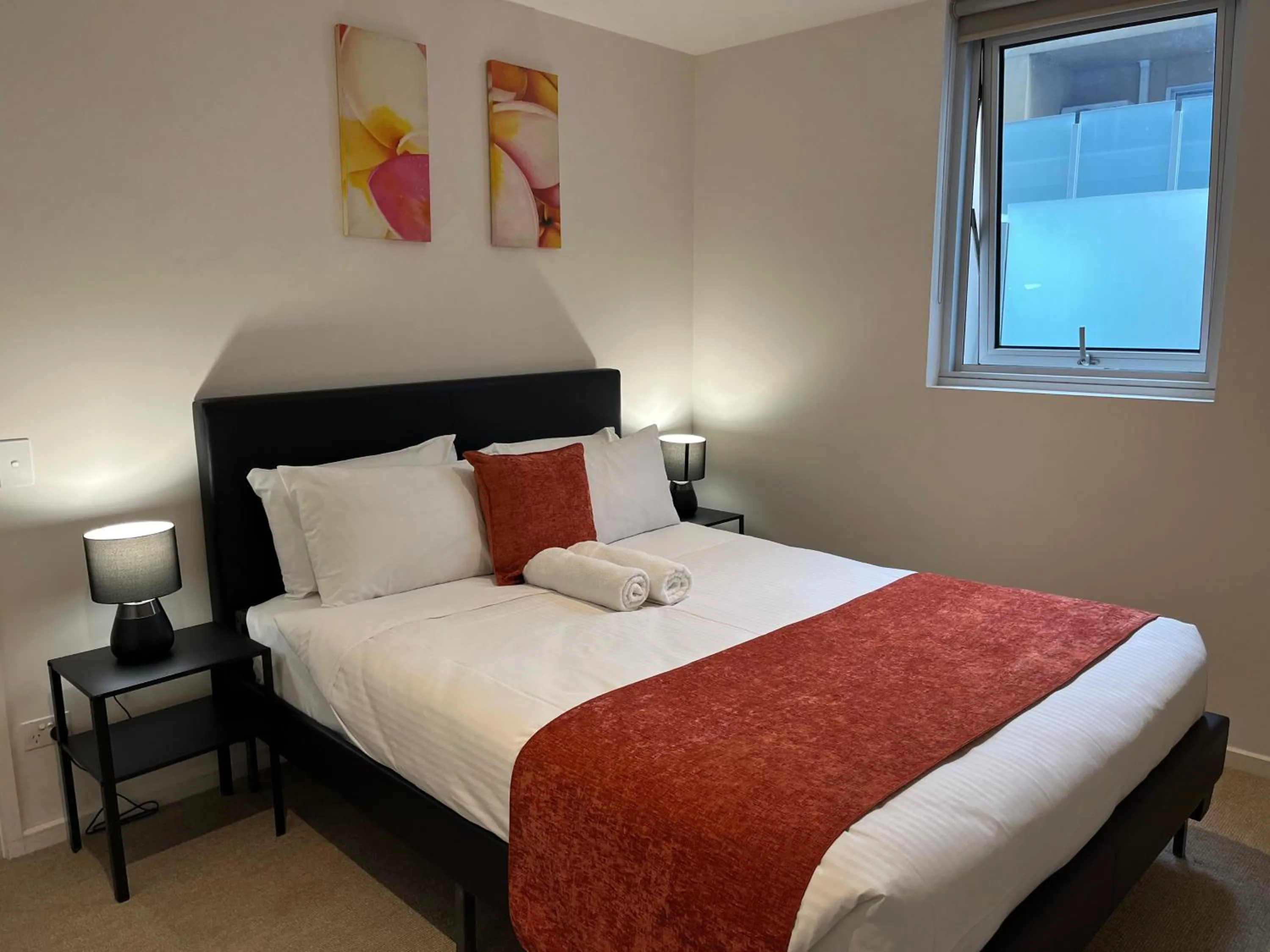 Bed in Tasha's Apartments on Morphett