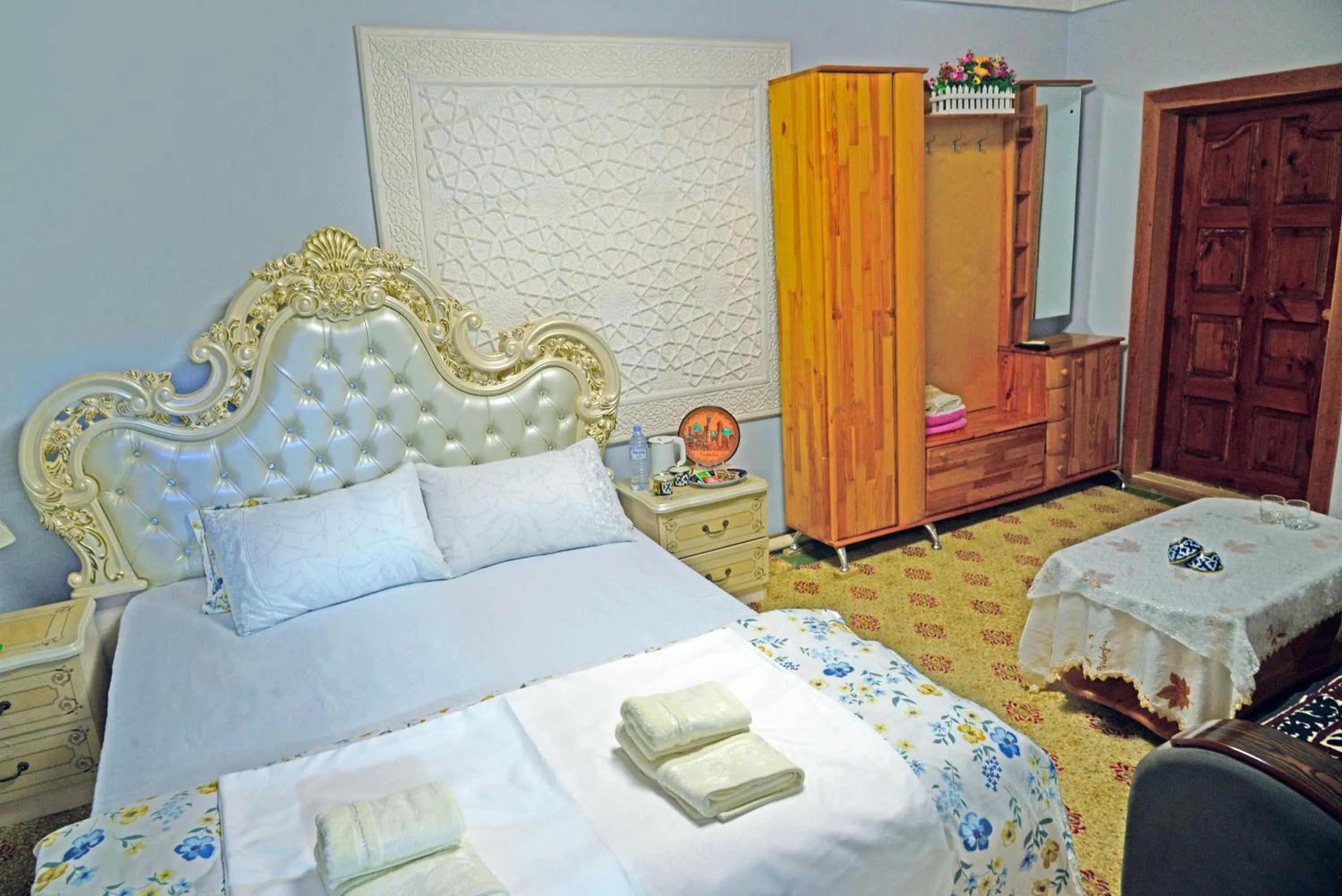 Bed in Best Hotel Nasriddin Navruz 1 Minut way till Old City