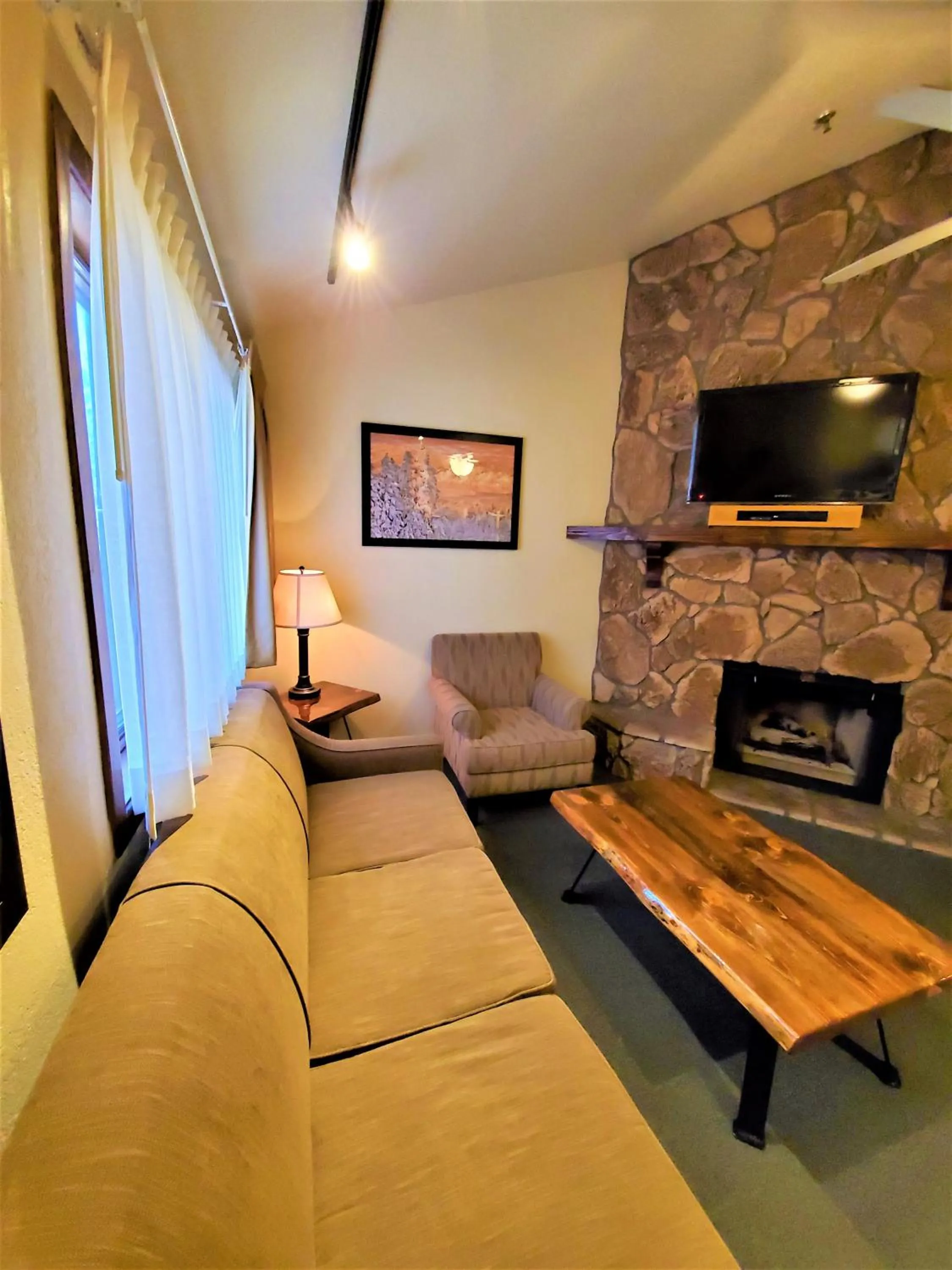 Living room in Snow Lake Lodge