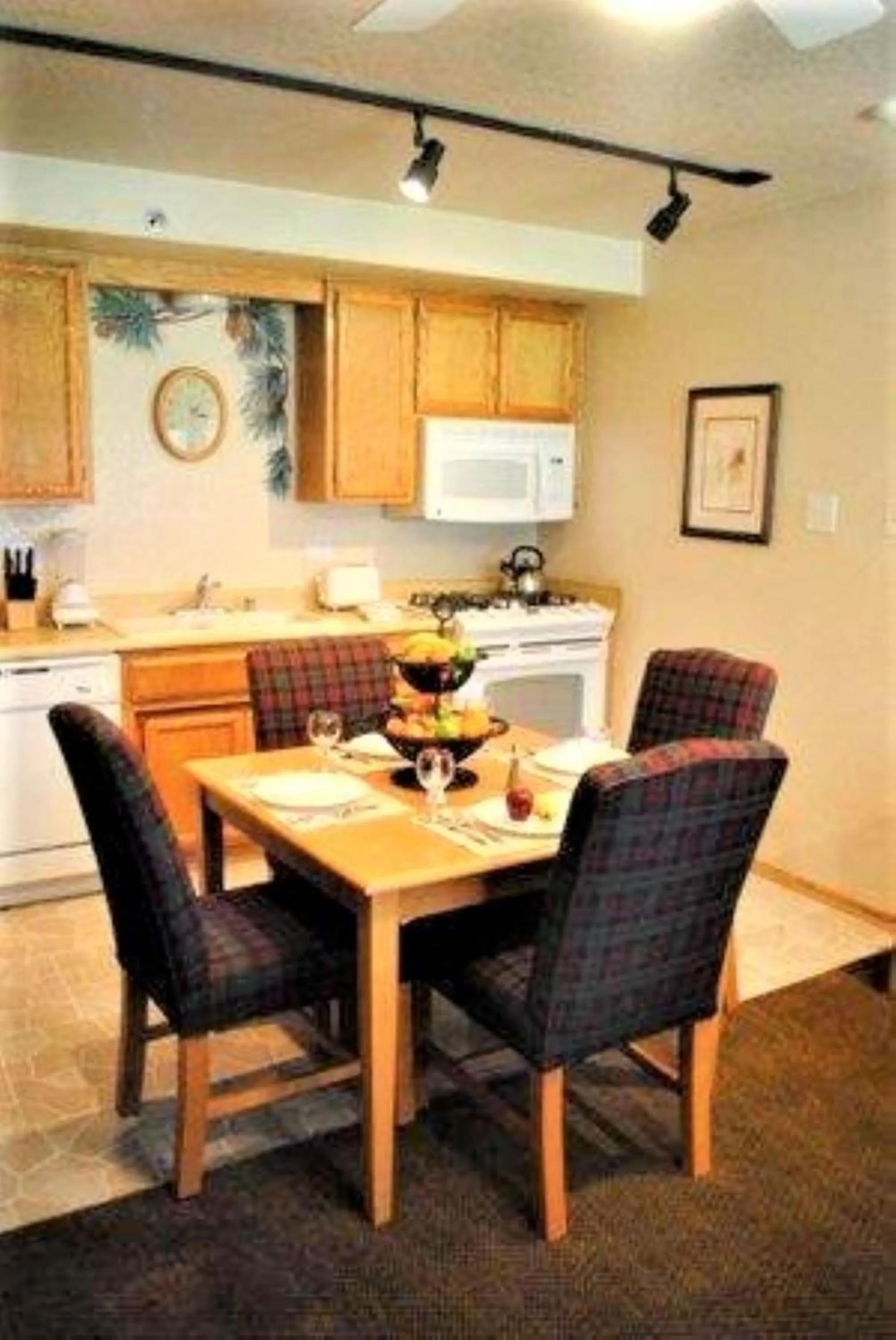 Dining area in Snow Lake Lodge