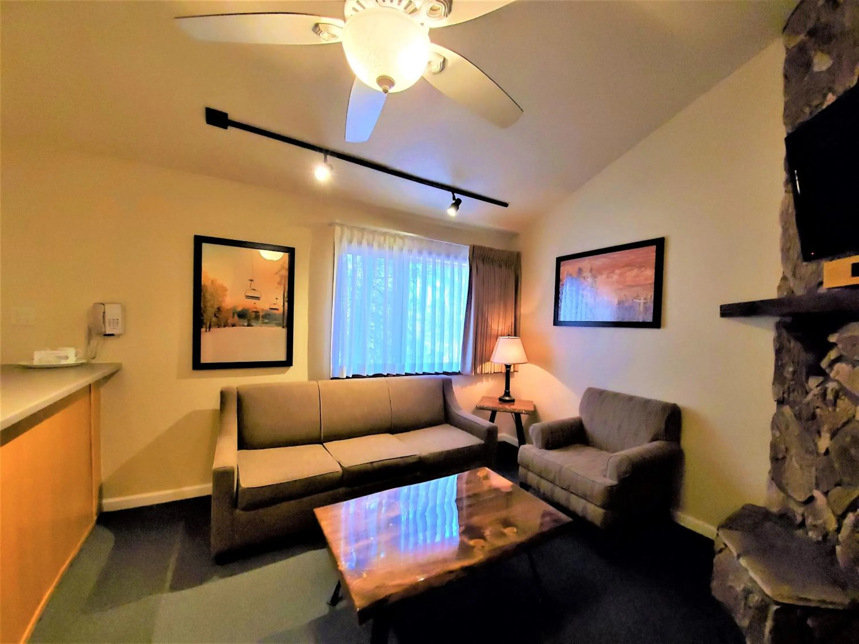 Living room in Snow Lake Lodge