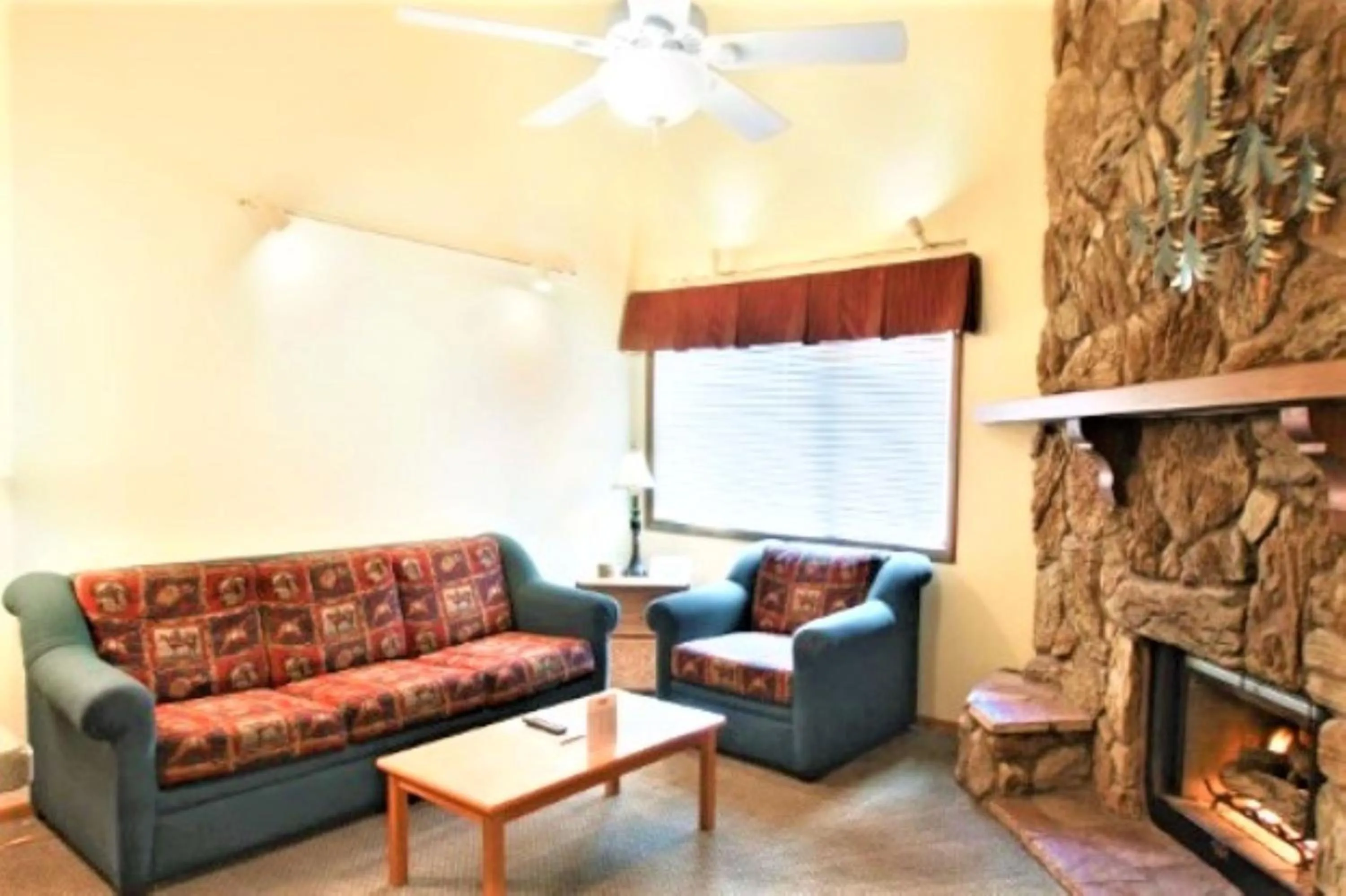 Living room in Snow Lake Lodge