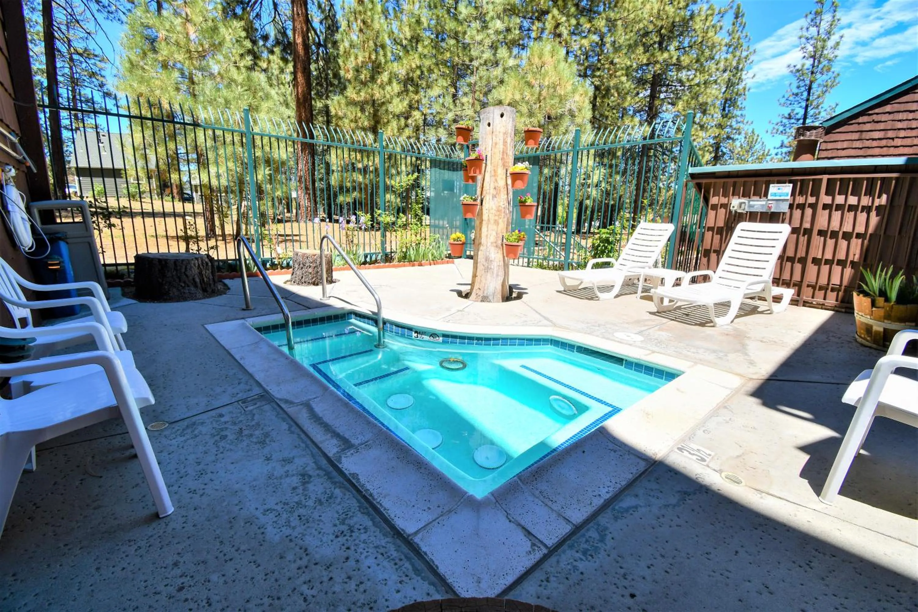 Hot Tub in Snow Lake Lodge