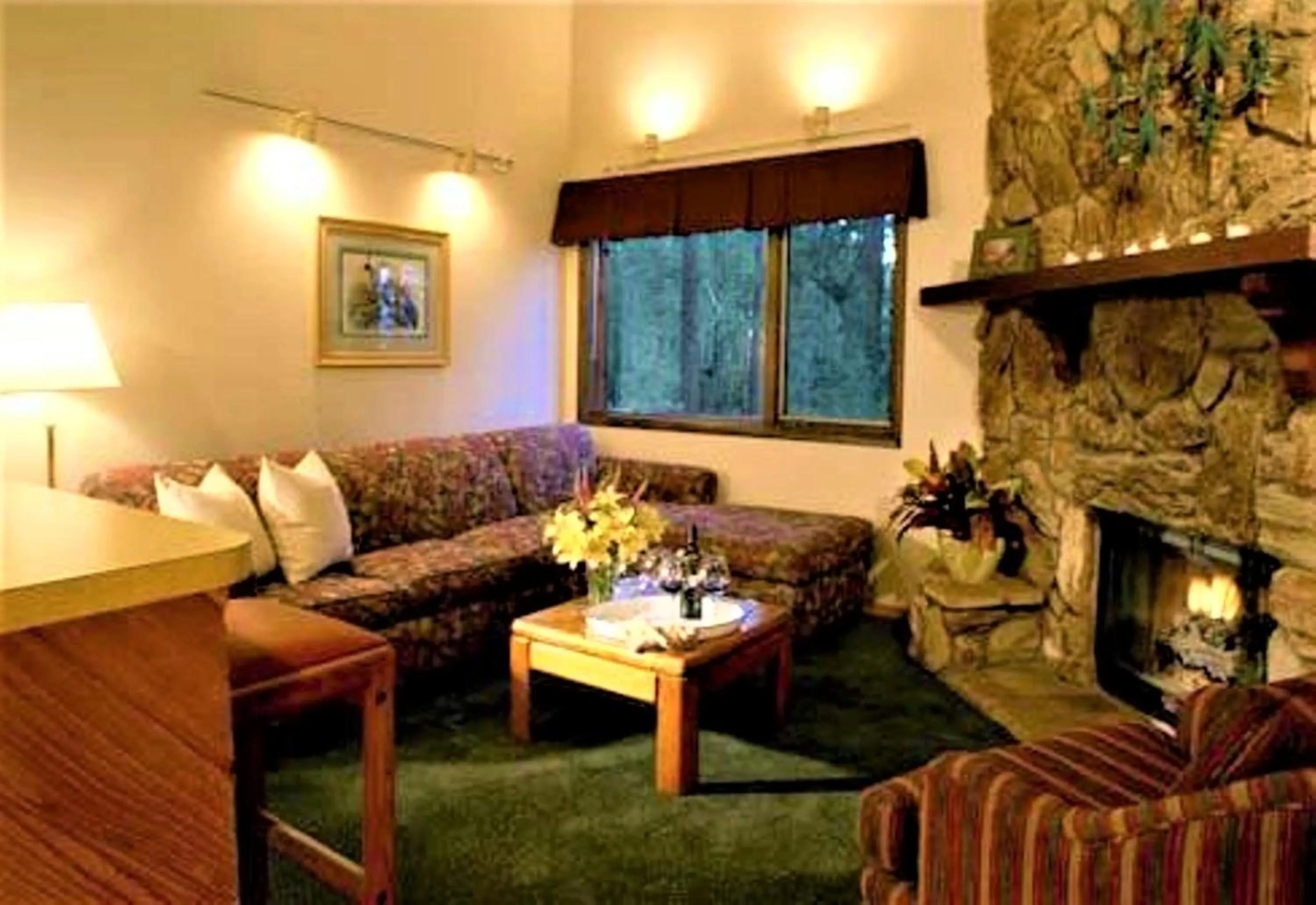 Living room in Snow Lake Lodge