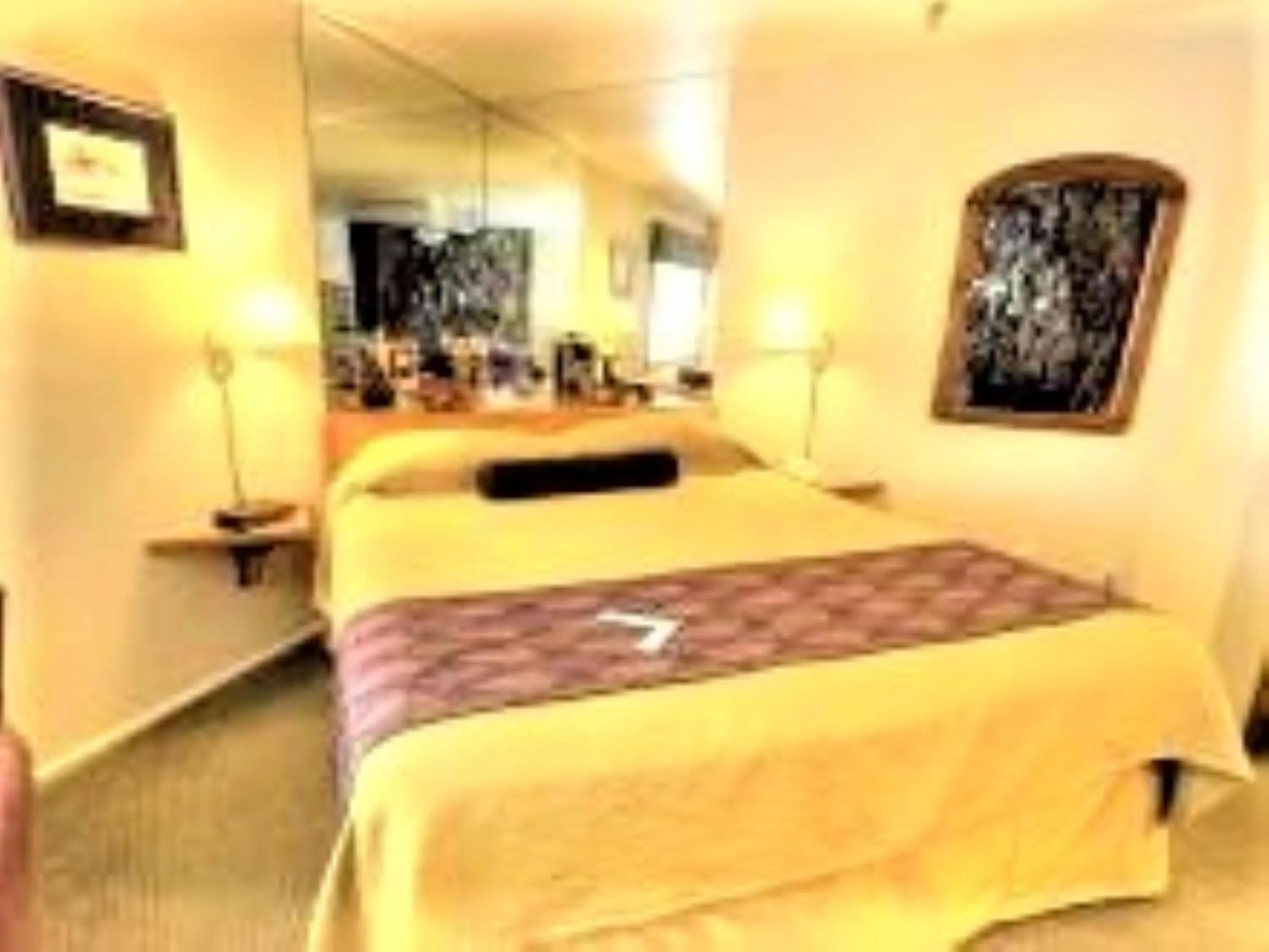 Bedroom, Bed in Snow Lake Lodge