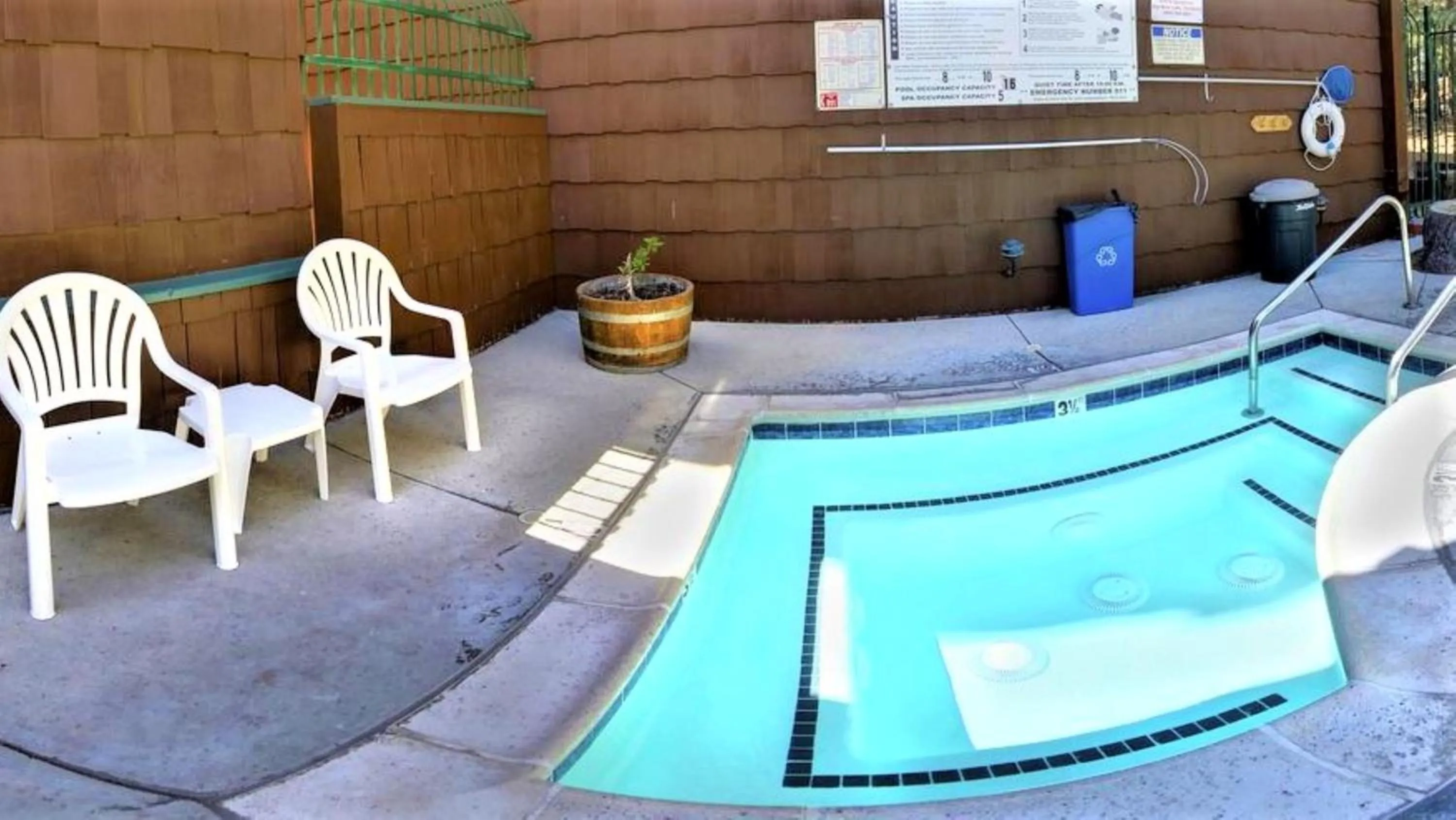 Hot Tub in Snow Lake Lodge