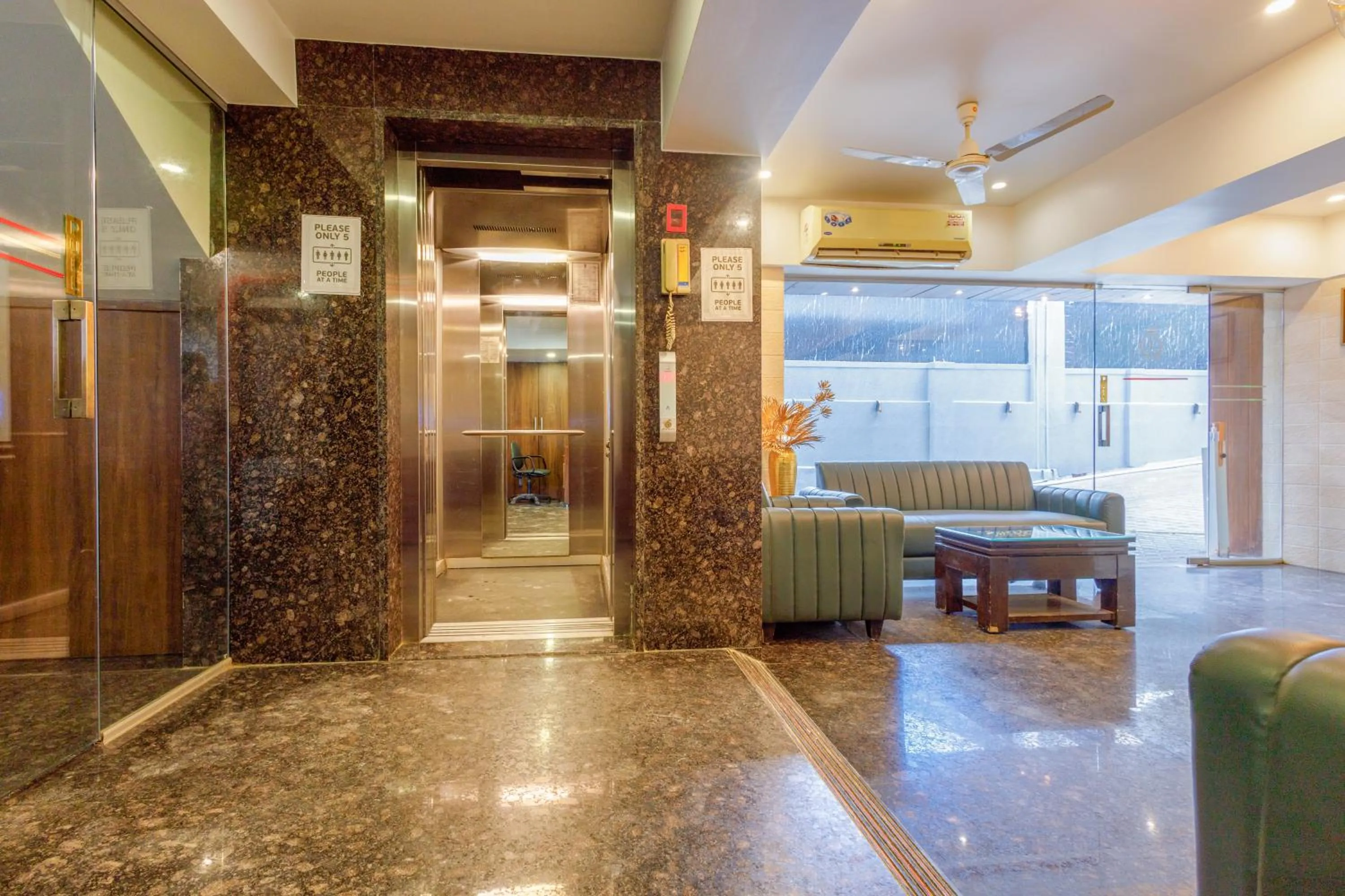 Lobby or reception in J Hotel - J ESVI
