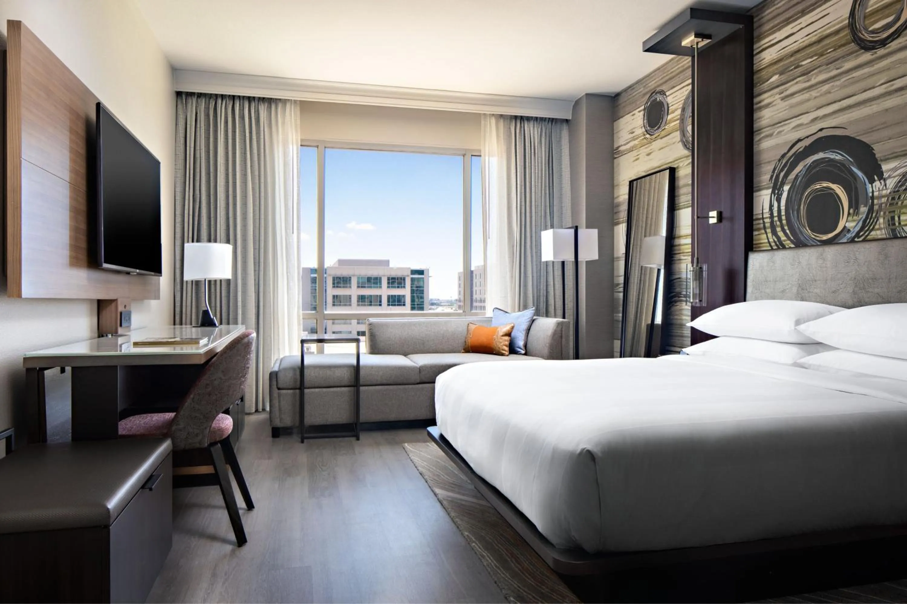 Photo of the whole room, Bed in Dallas/Plano Marriott at Legacy Town Center