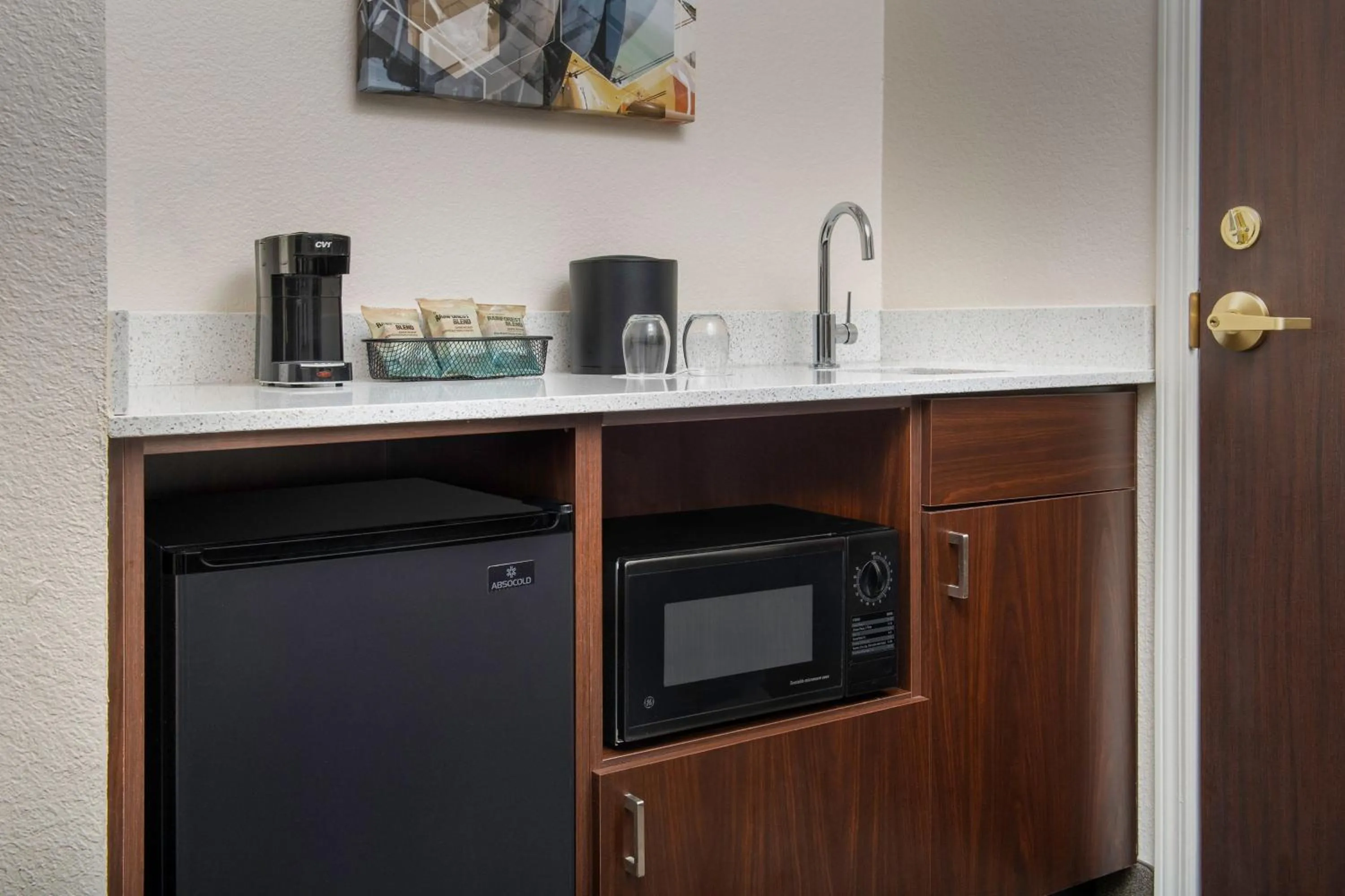 Kitchen or kitchenette in SpringHill Suites Dallas Addison/Quorum Drive