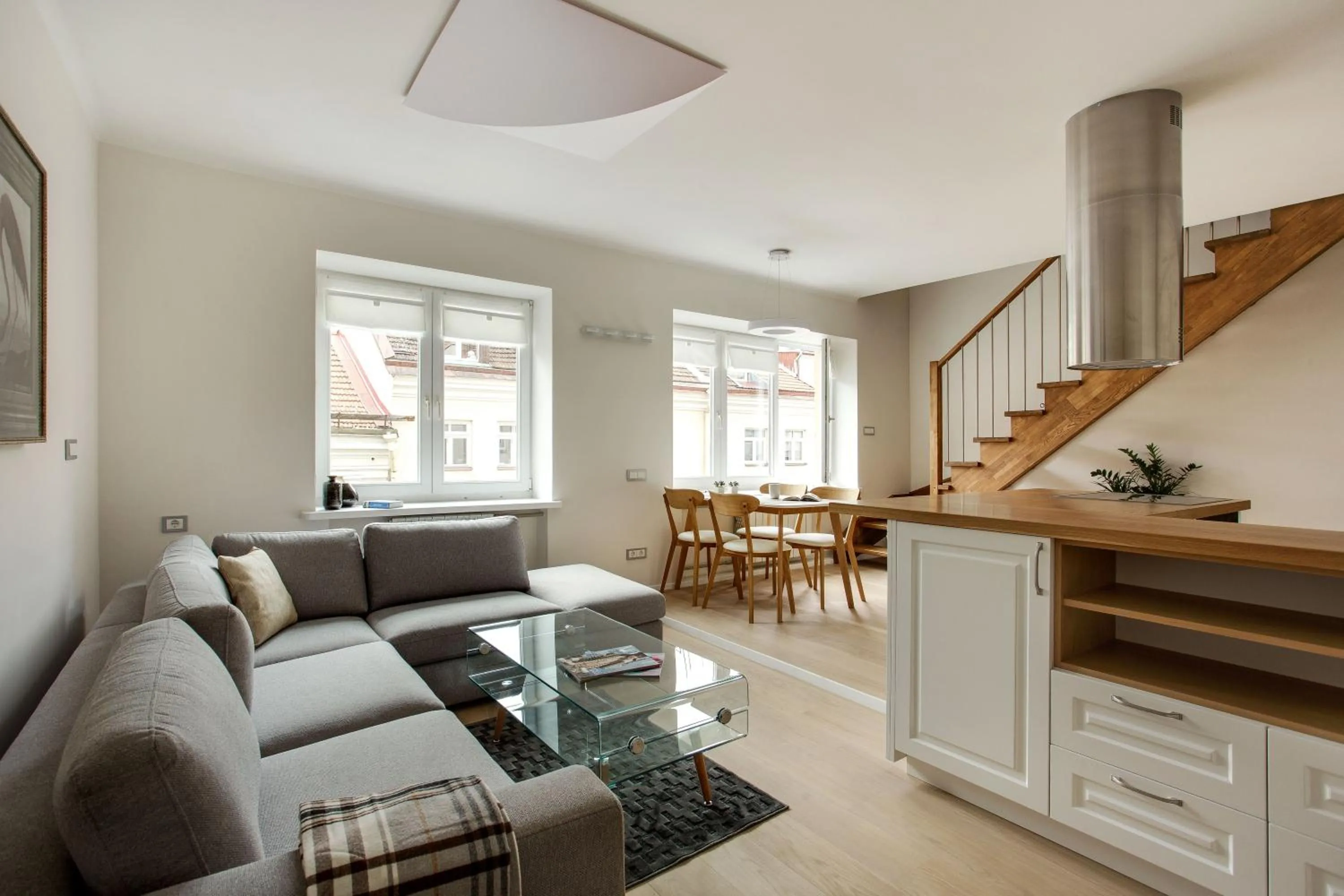 #stayhere - Spacious 2BDR Two Floor I Heart of Old Town