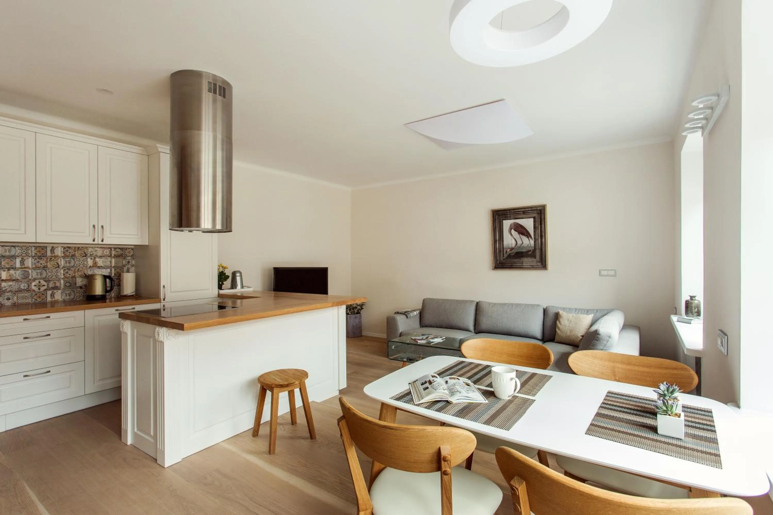 #stayhere - Spacious 2BDR Two Floor I Heart of Old Town
