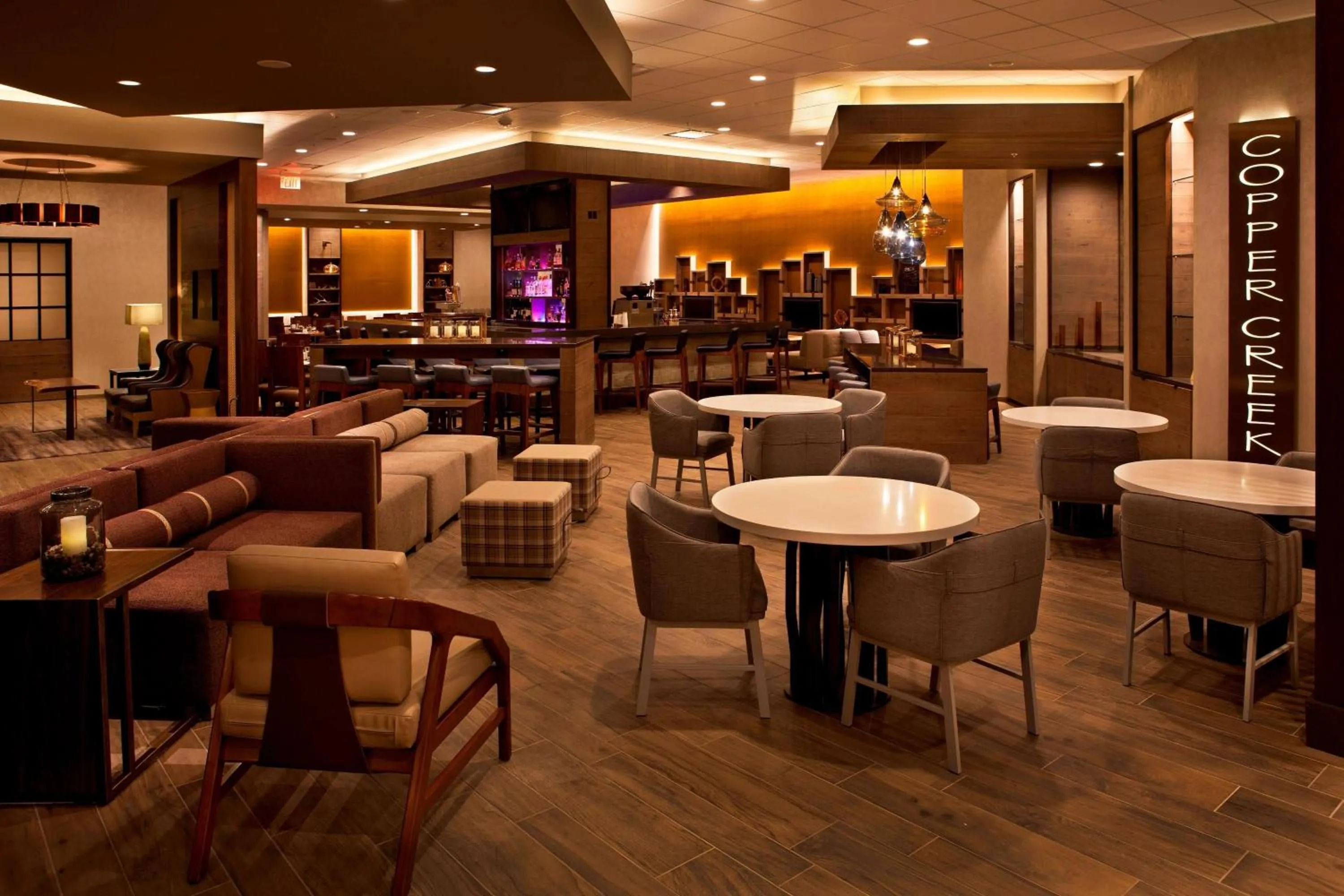 Lounge or bar in Denver Marriott West
