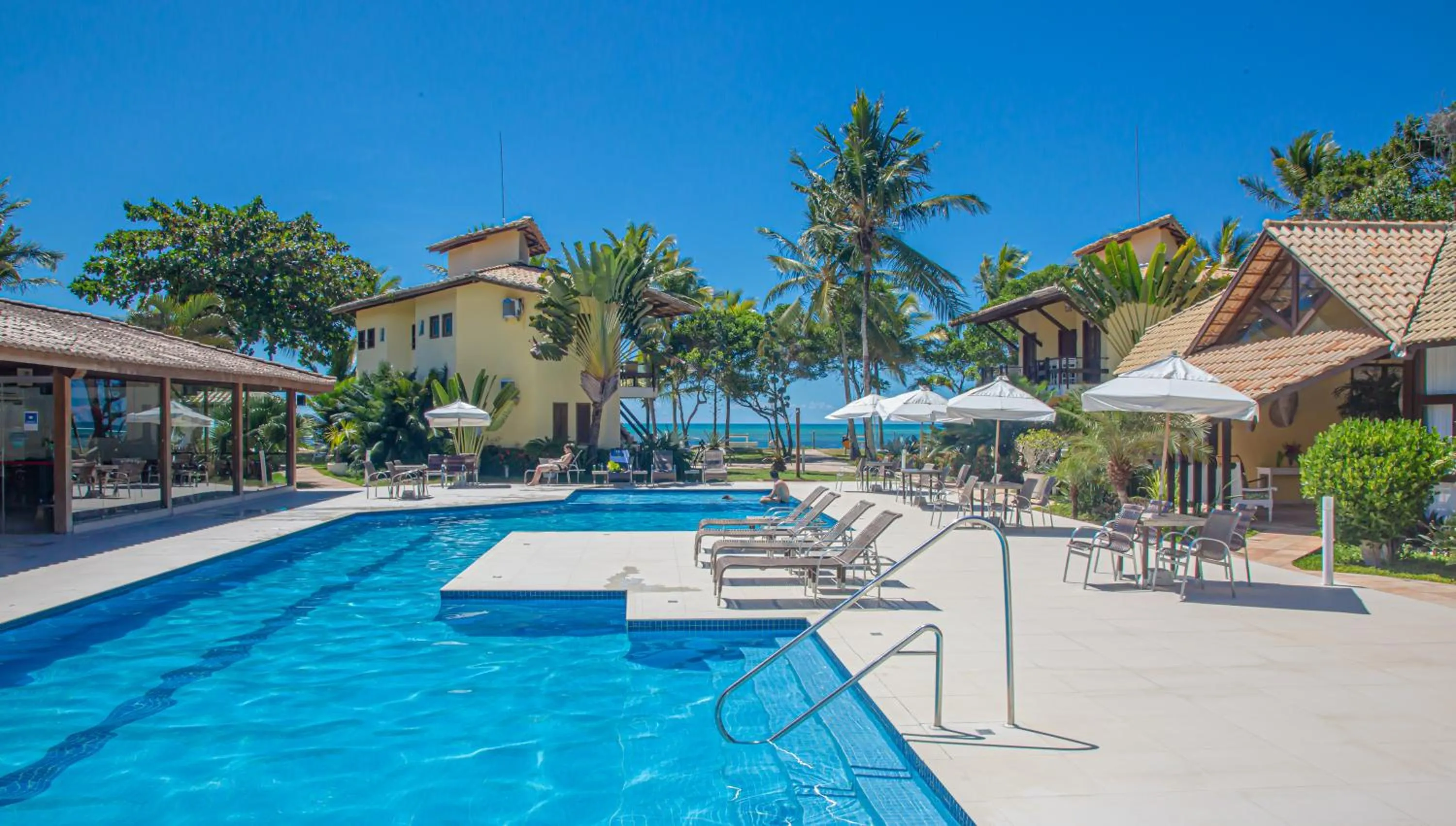 Swimming pool in Arraial Bangalô Praia Hotel