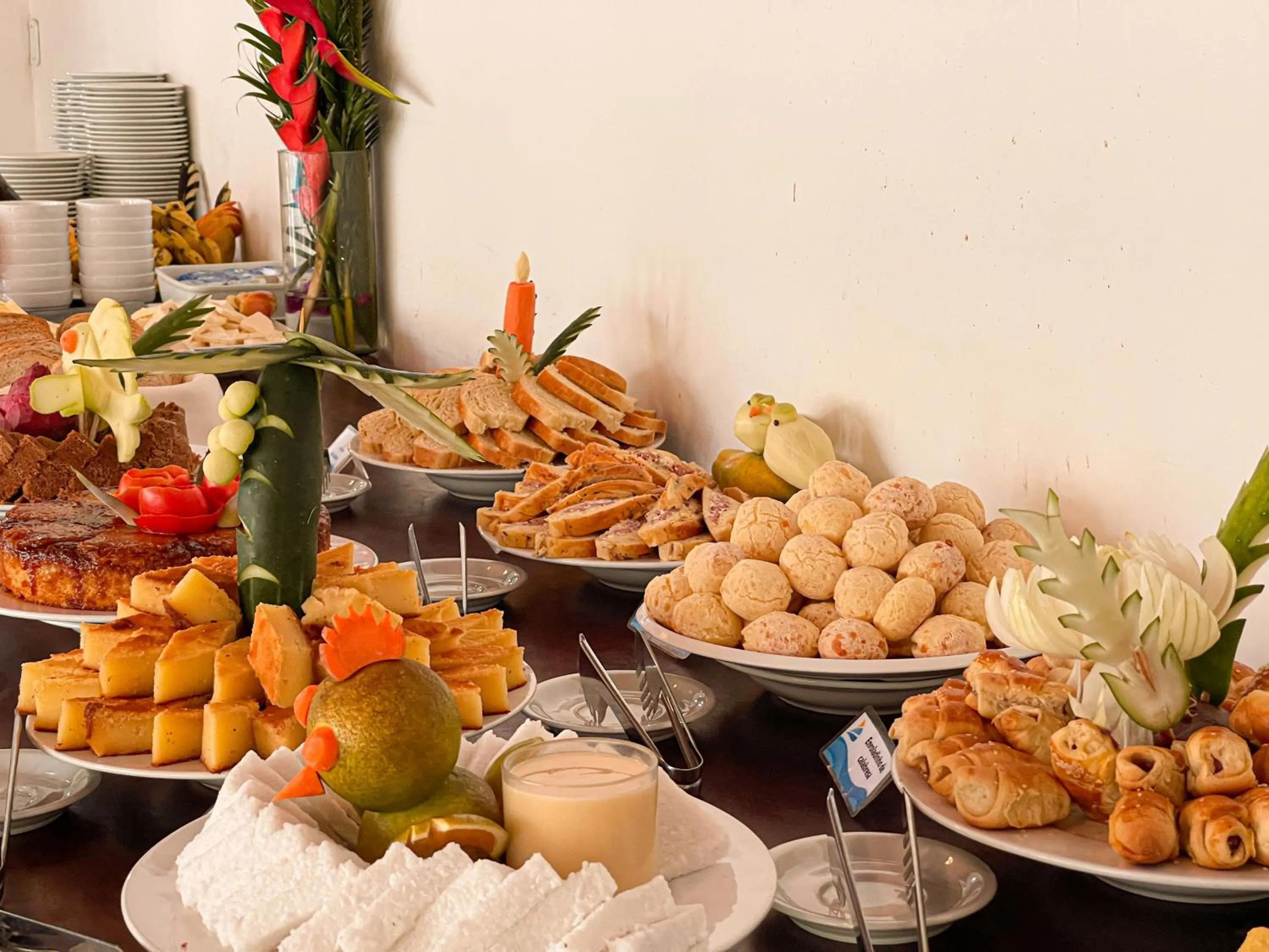 Buffet breakfast in Arraial Bangalô Praia Hotel