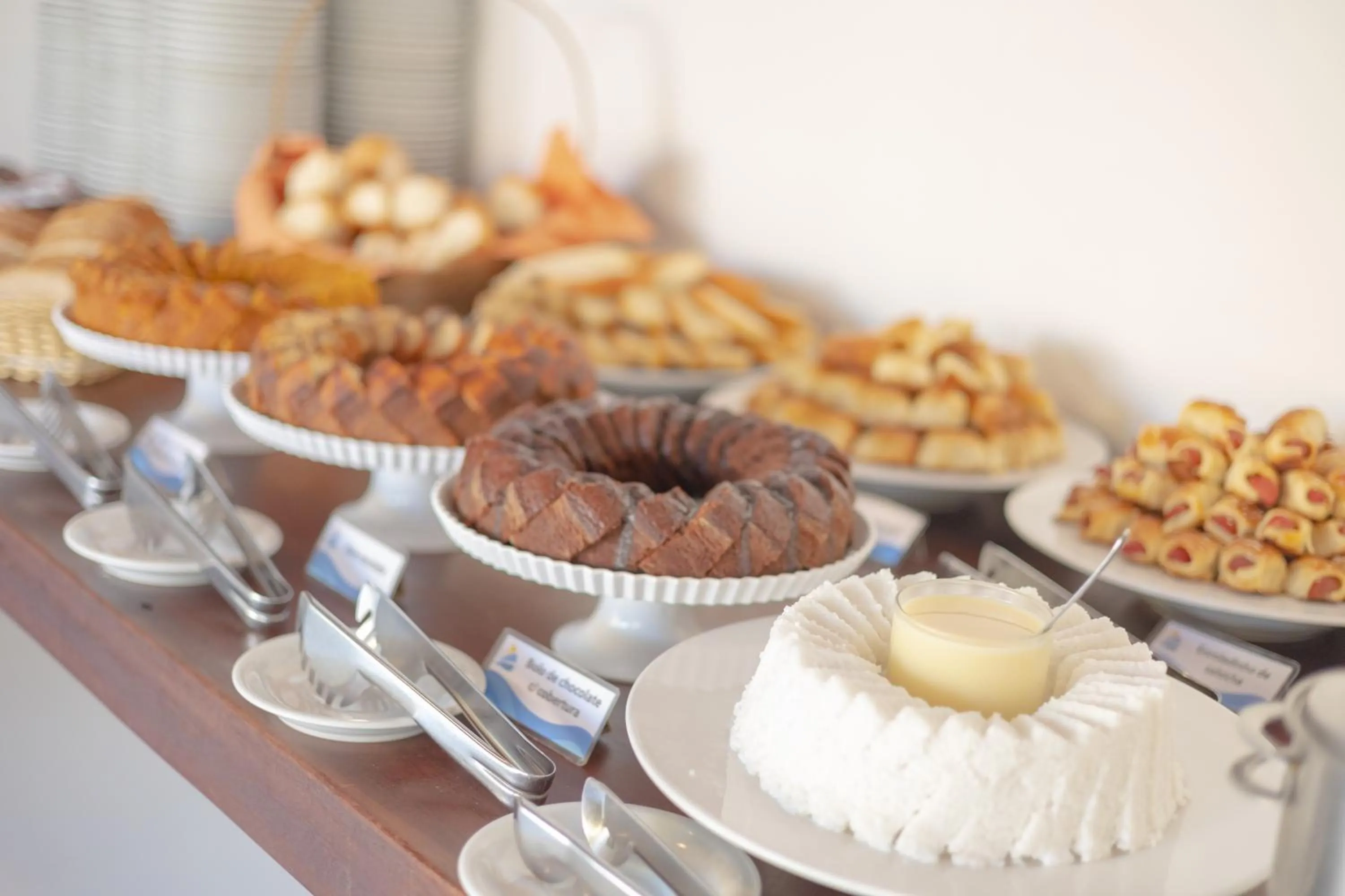 Buffet breakfast in Arraial Bangalô Praia Hotel