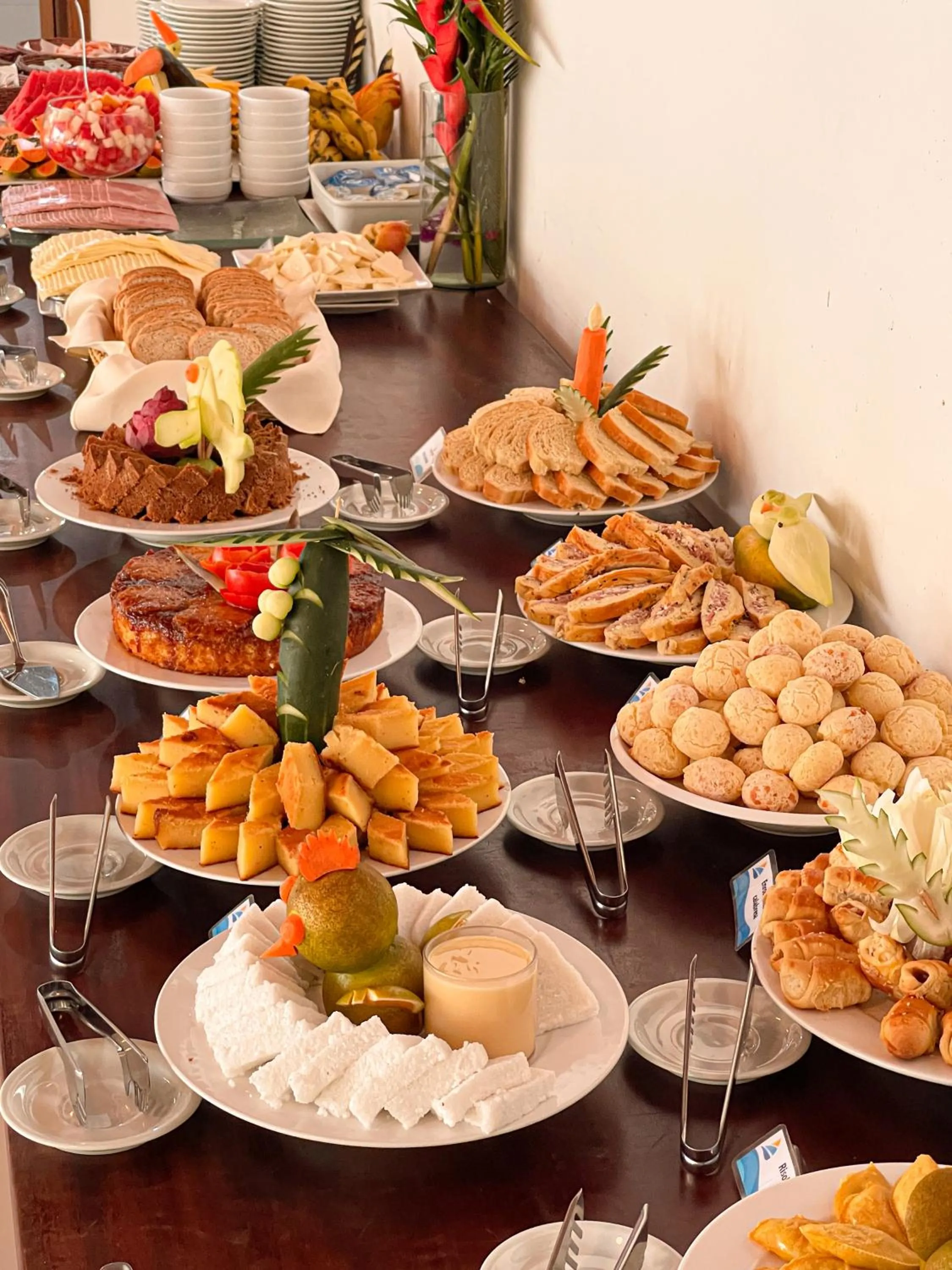 Food and drinks in Arraial Bangalô Praia Hotel