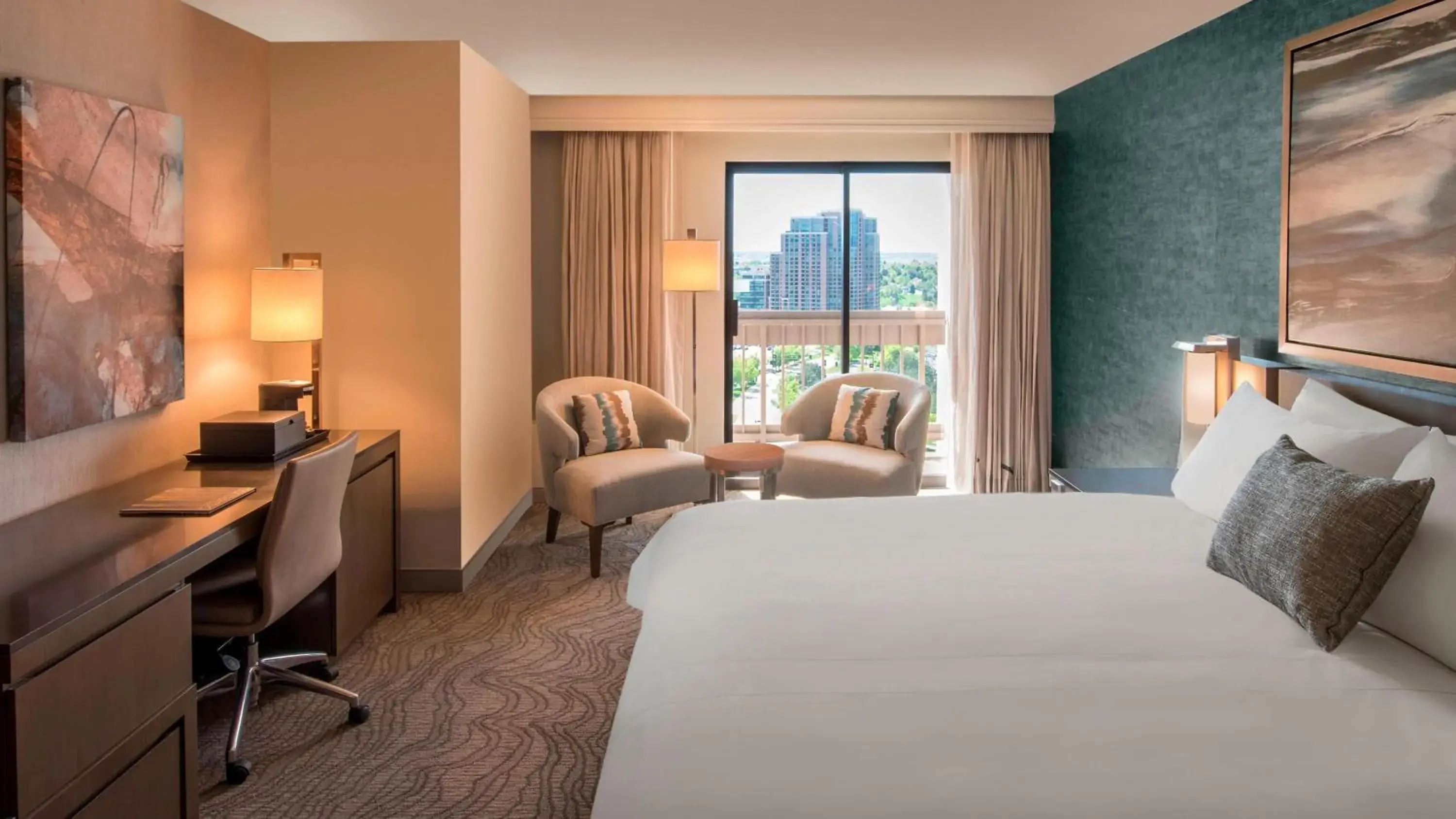 King or Double Room with Balcony in Denver Marriott Tech Center King or Double Room with Balcony in Denver Marriott Tech Center