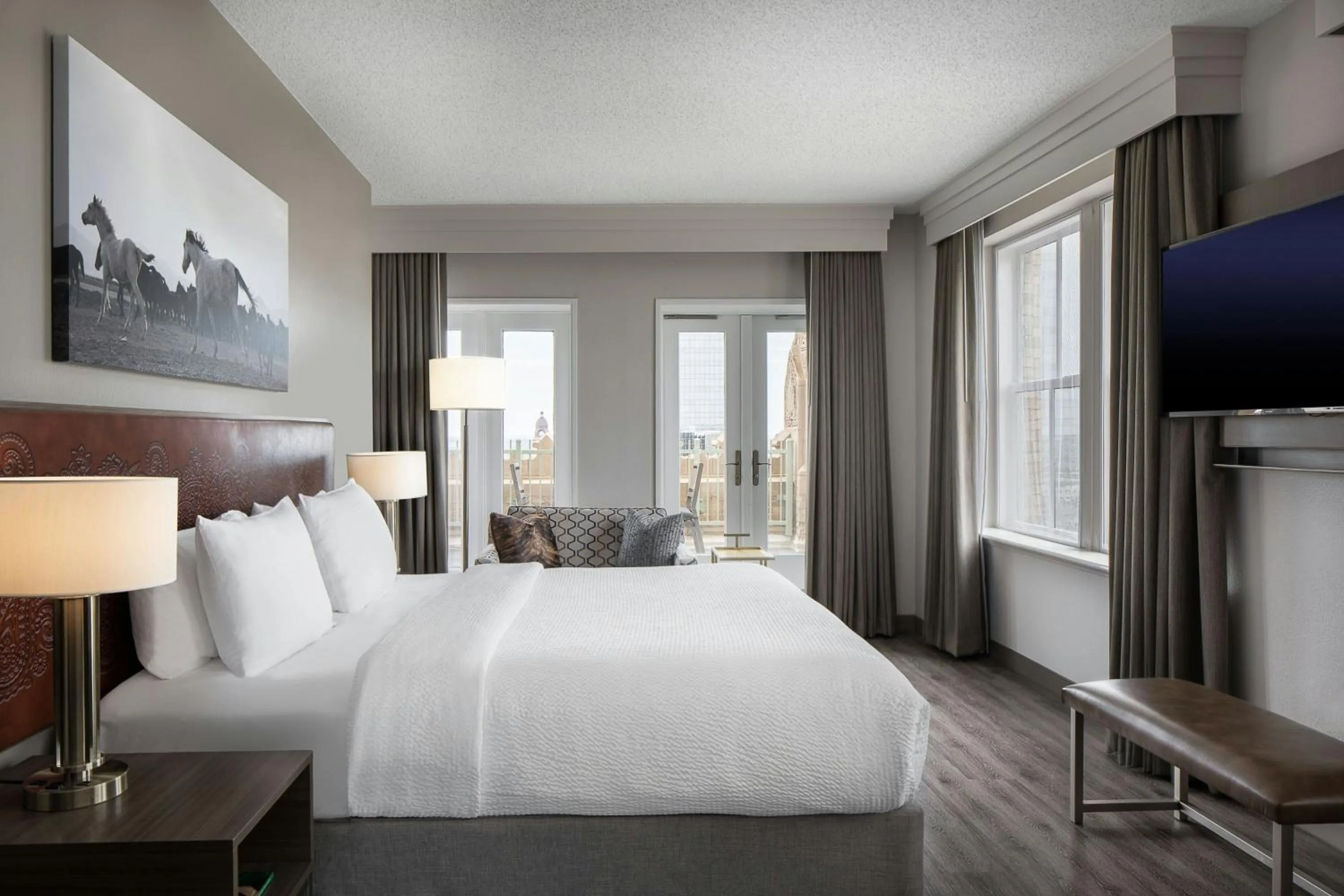 Photo of the whole room, Bed in Courtyard Fort Worth Downtown/Blackstone