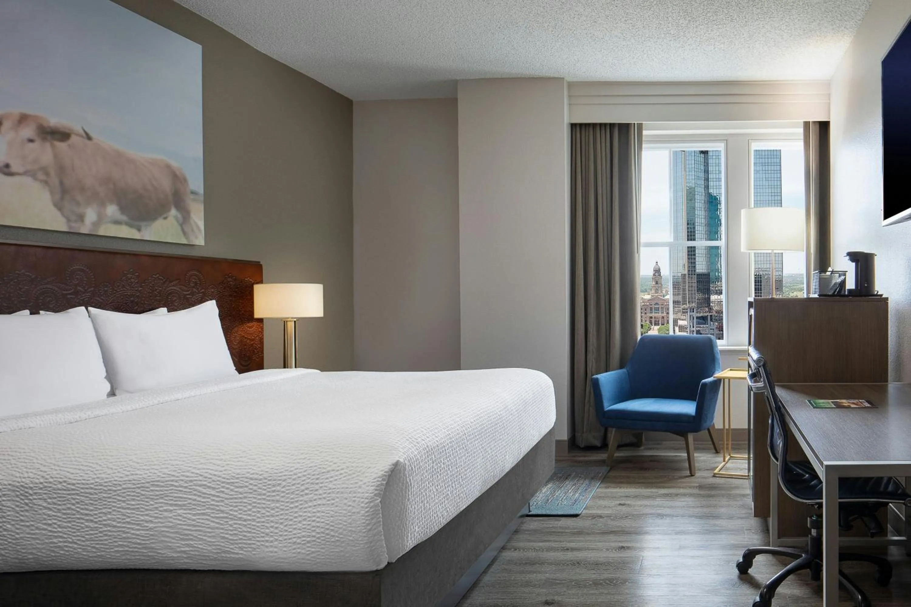 Photo of the whole room, Bed in Courtyard Fort Worth Downtown/Blackstone