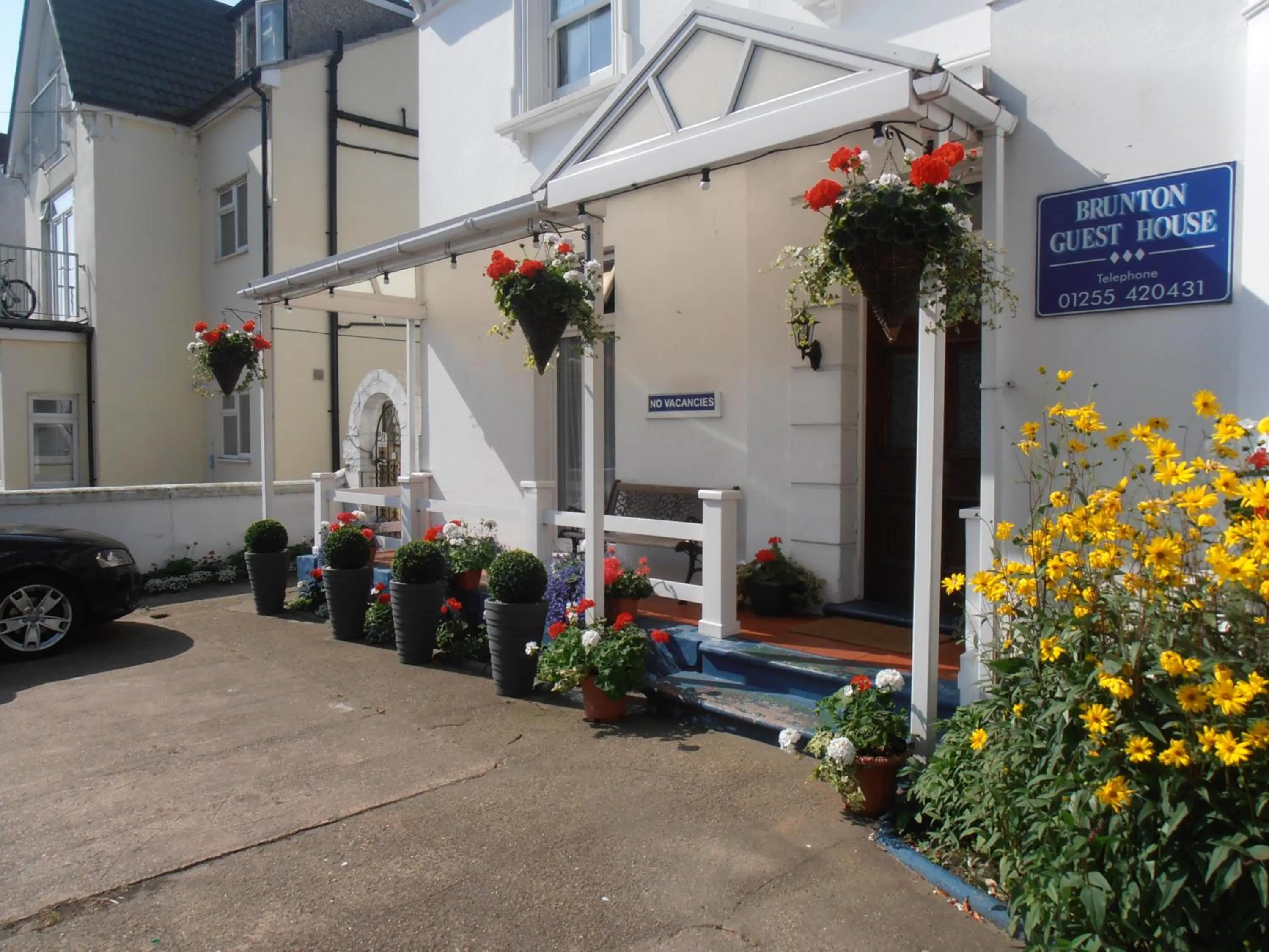 Facade/entrance in Brunton House Guest House