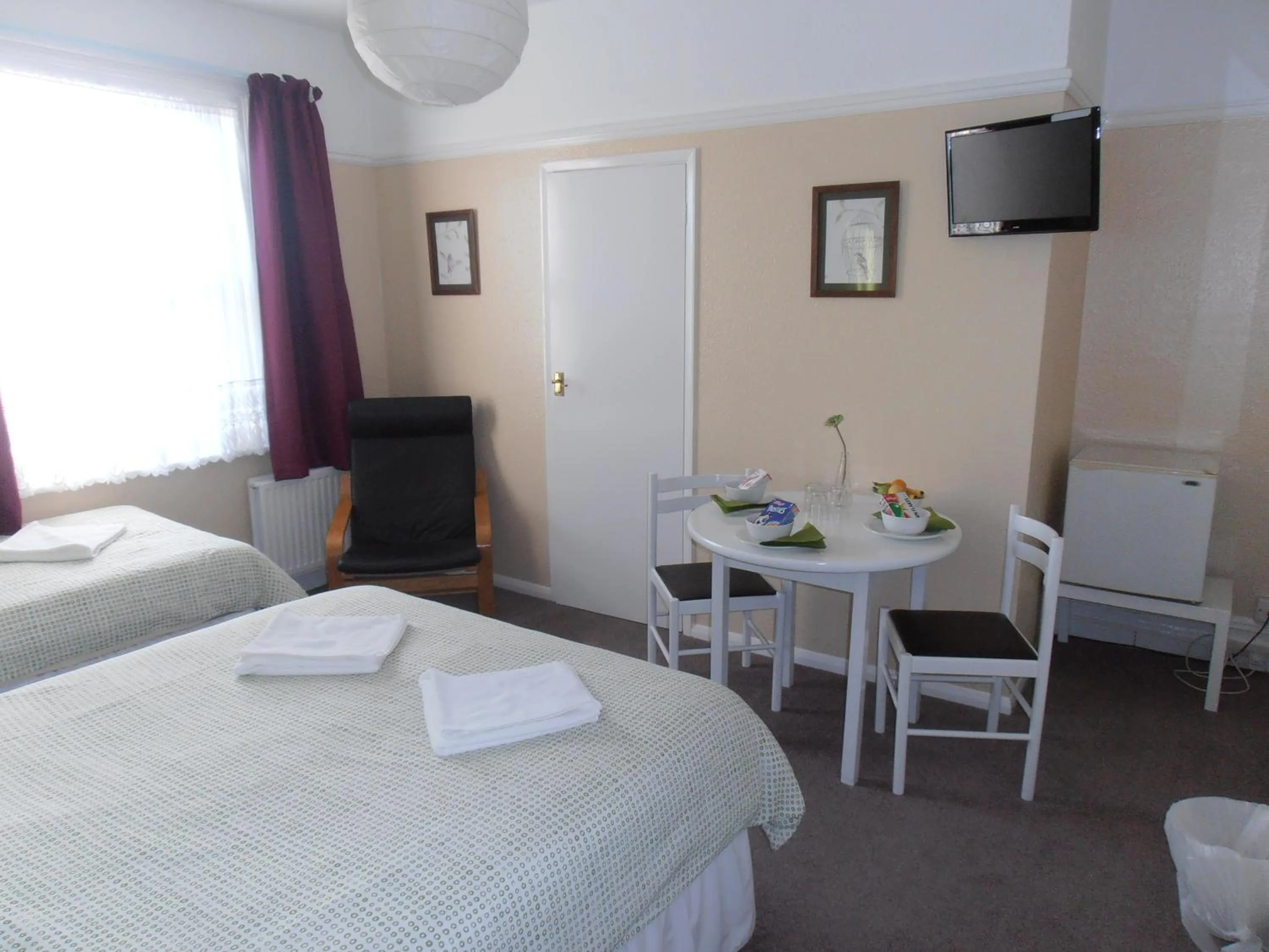 Photo of the whole room, Bed in Brunton House Guest House