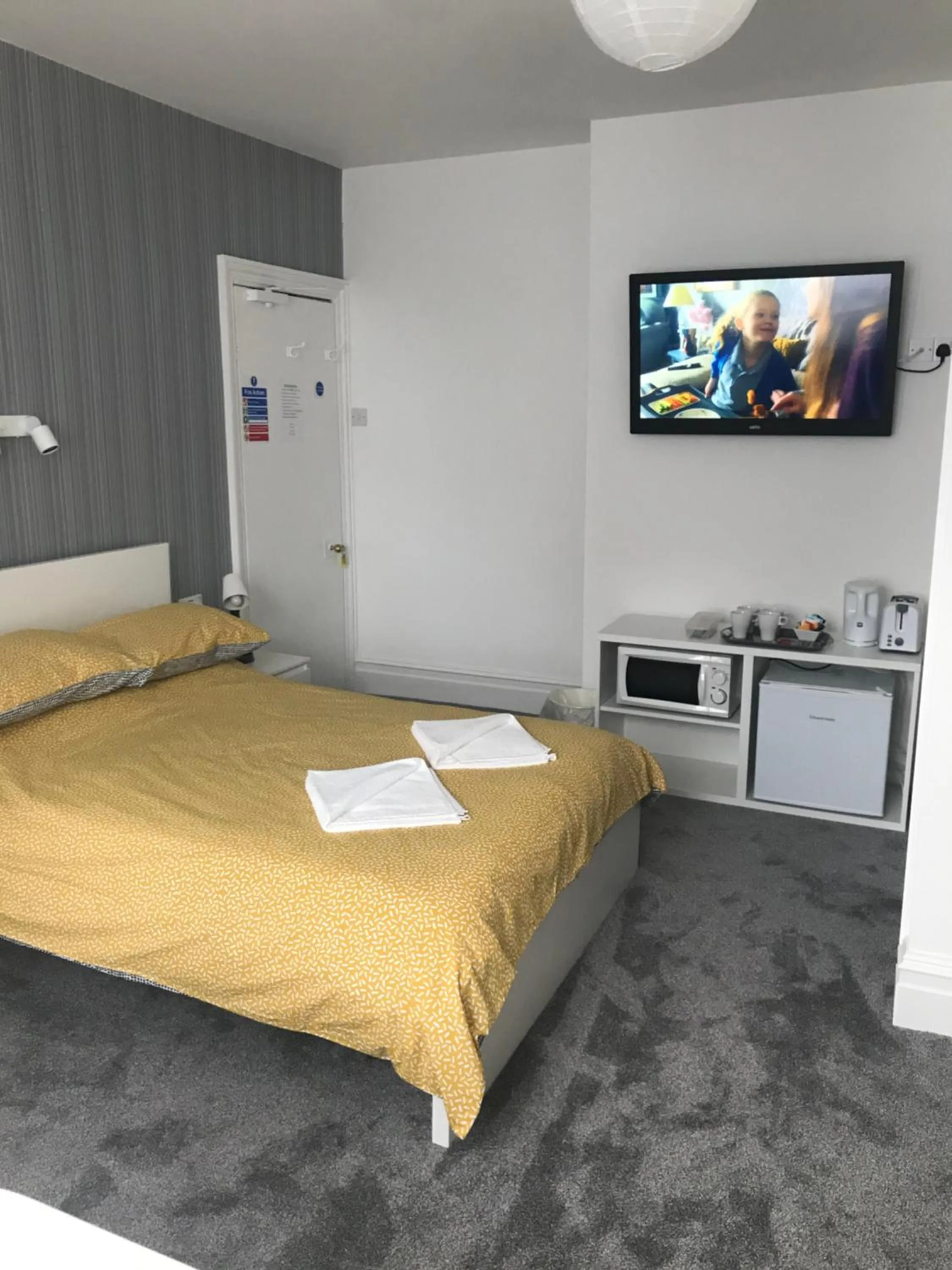 Bedroom, Bed in Brunton House Guest House