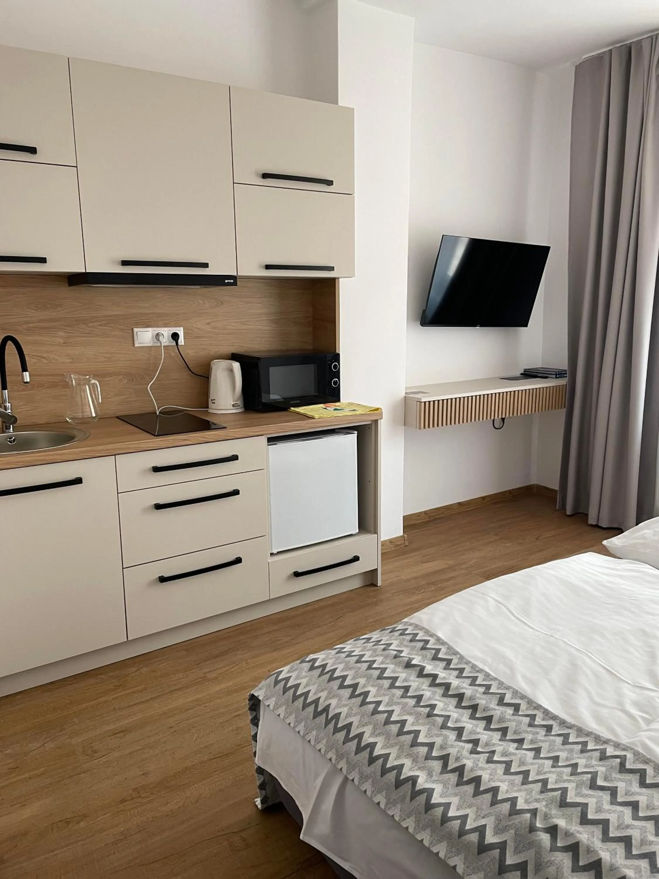 Kitchen or kitchenette, Bed in Hotel Slanica
