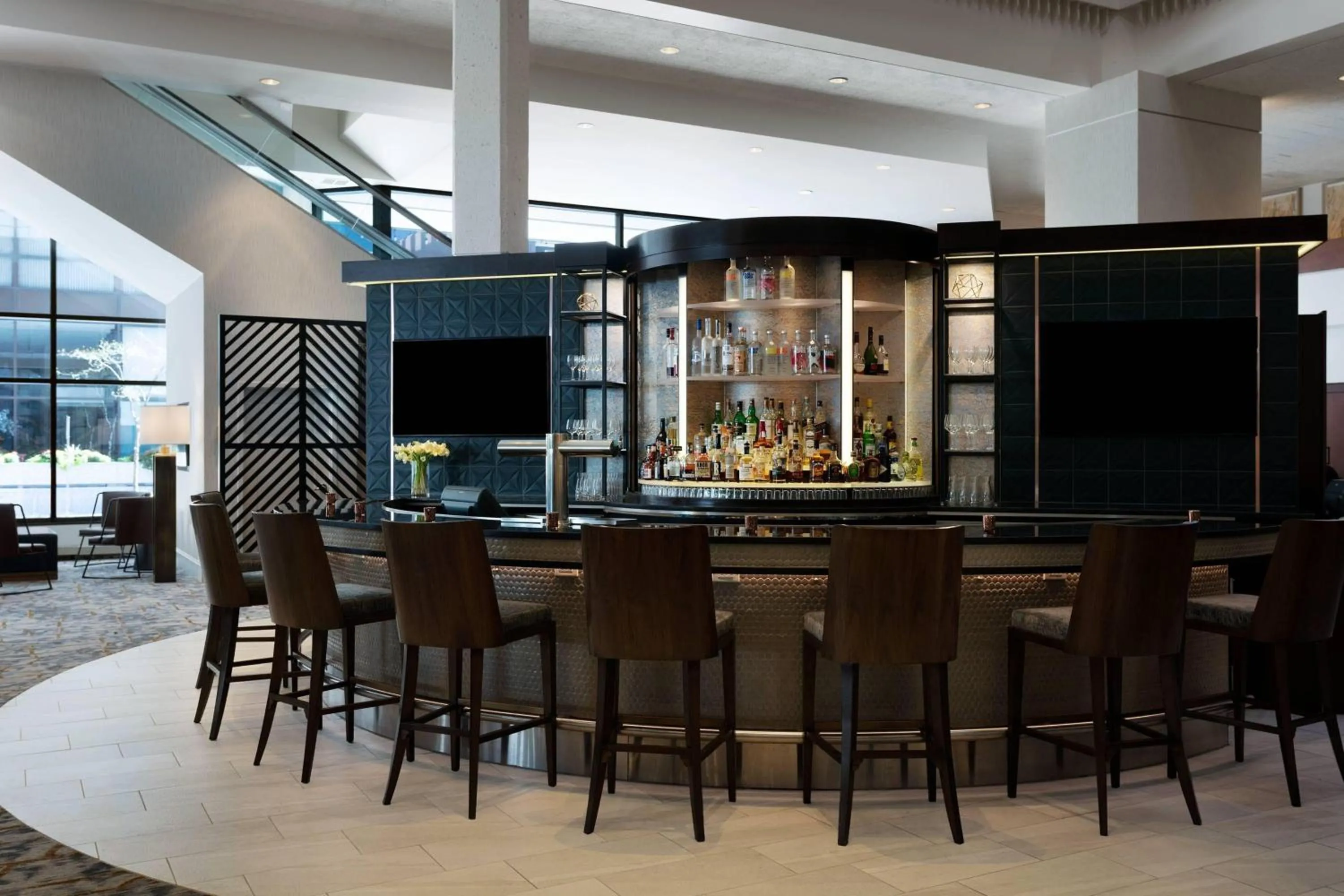 Lounge or bar in Des Moines Marriott Downtown