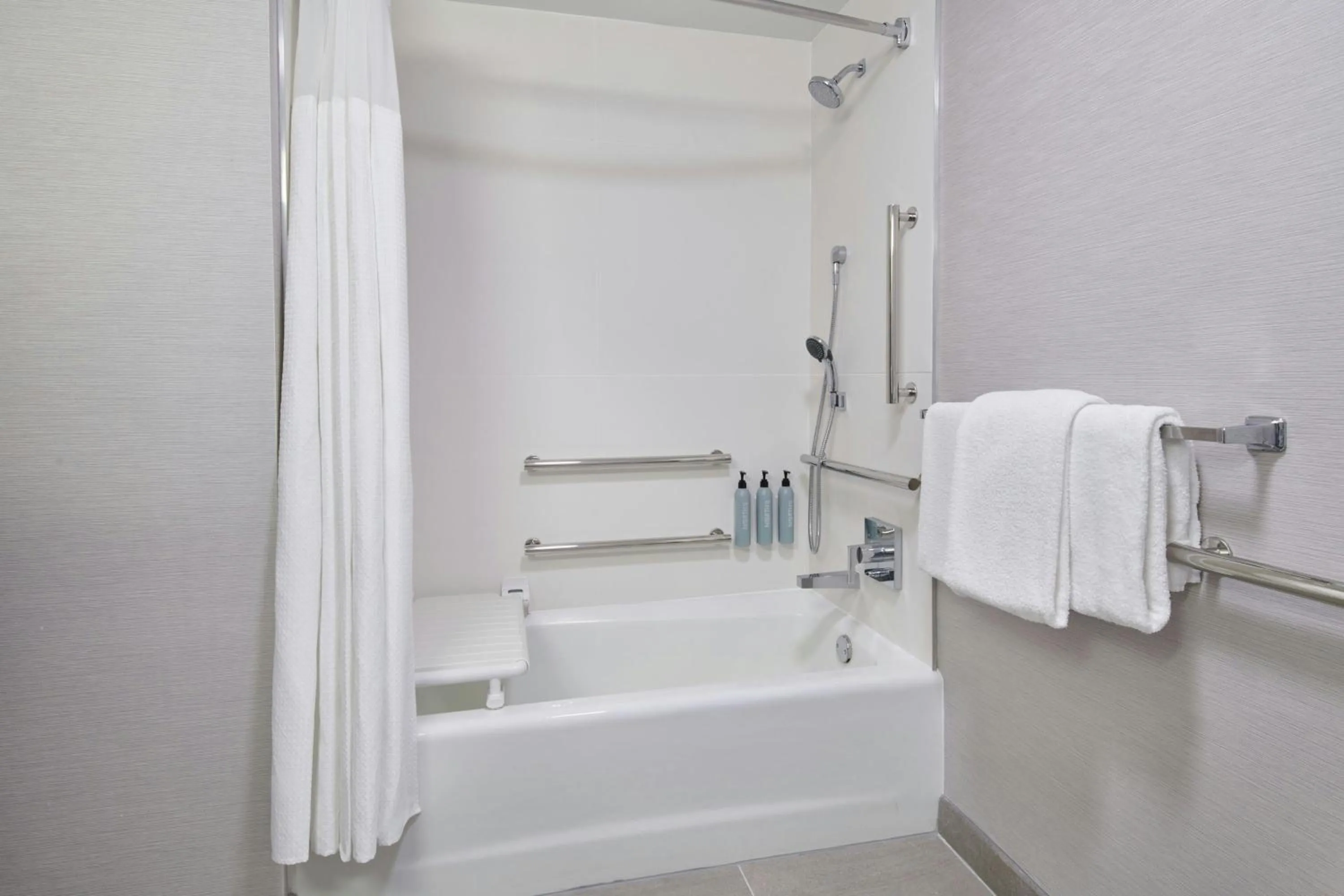 Bathroom in Courtyard Detroit Metro Airport Romulus