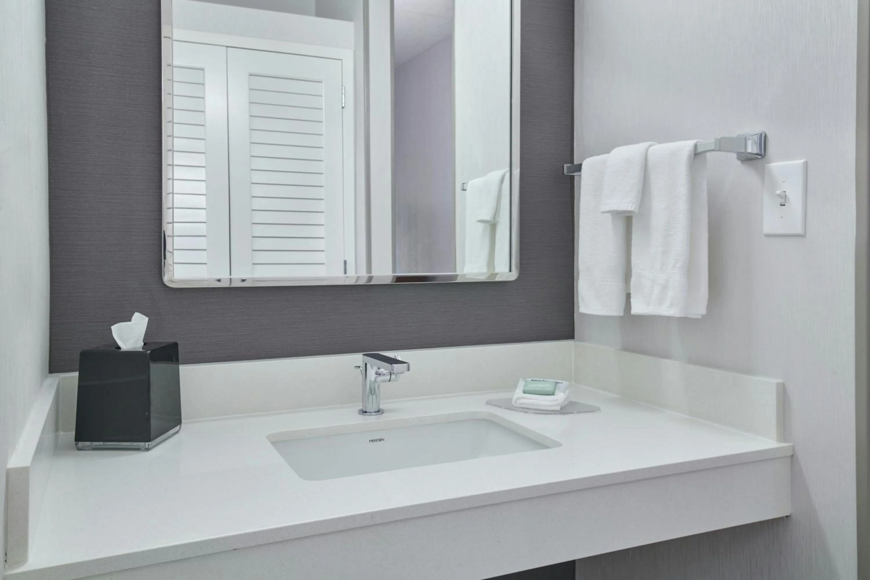 Bathroom in Courtyard Detroit Metro Airport Romulus