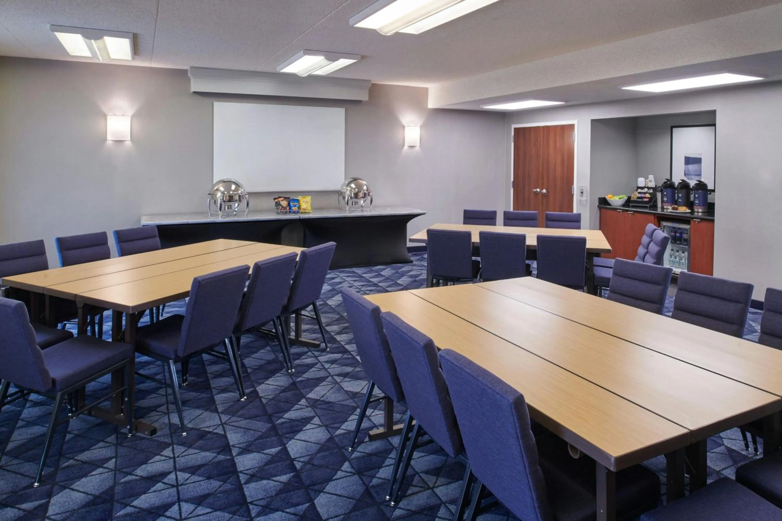 Meeting/conference room in Courtyard Detroit Metro Airport Romulus