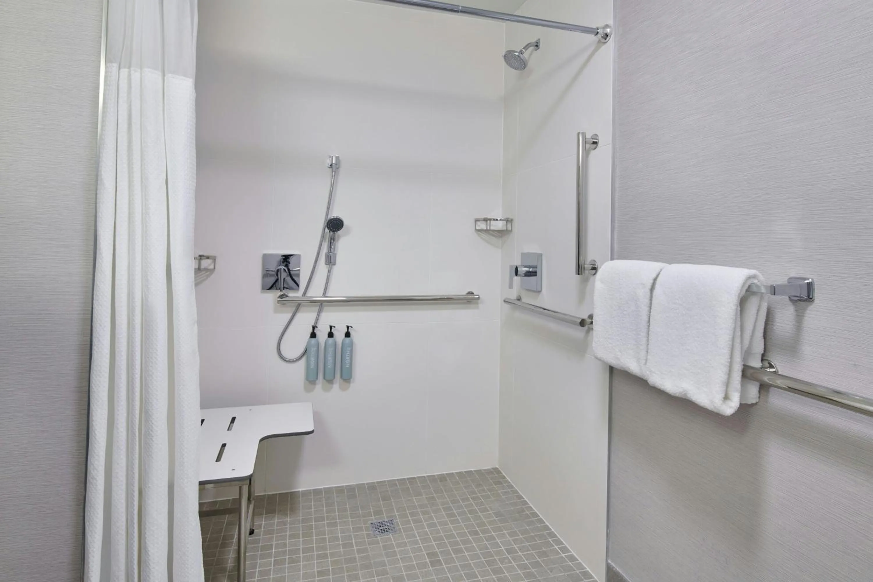 Bathroom in Courtyard Detroit Metro Airport Romulus