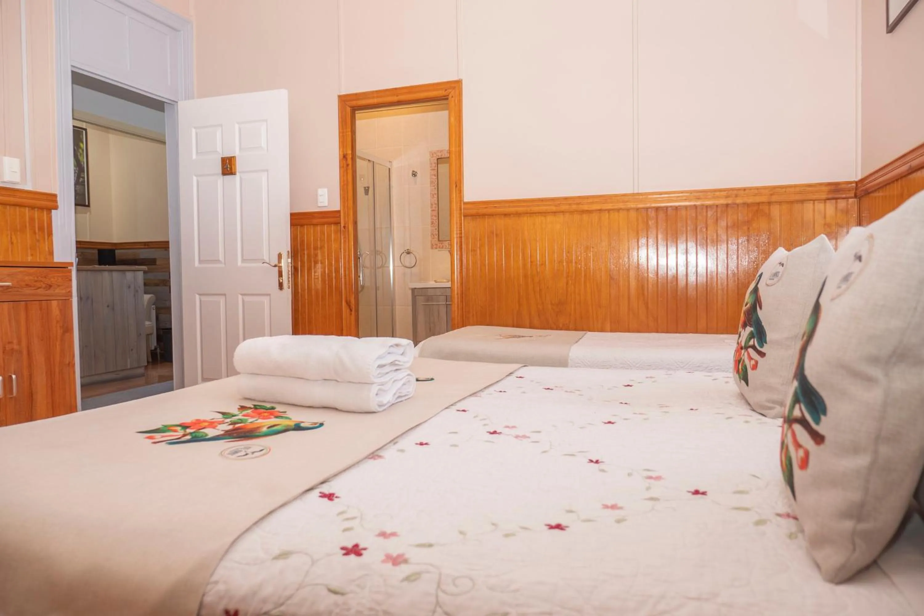 Dining area, Bed in Hotel Albatros