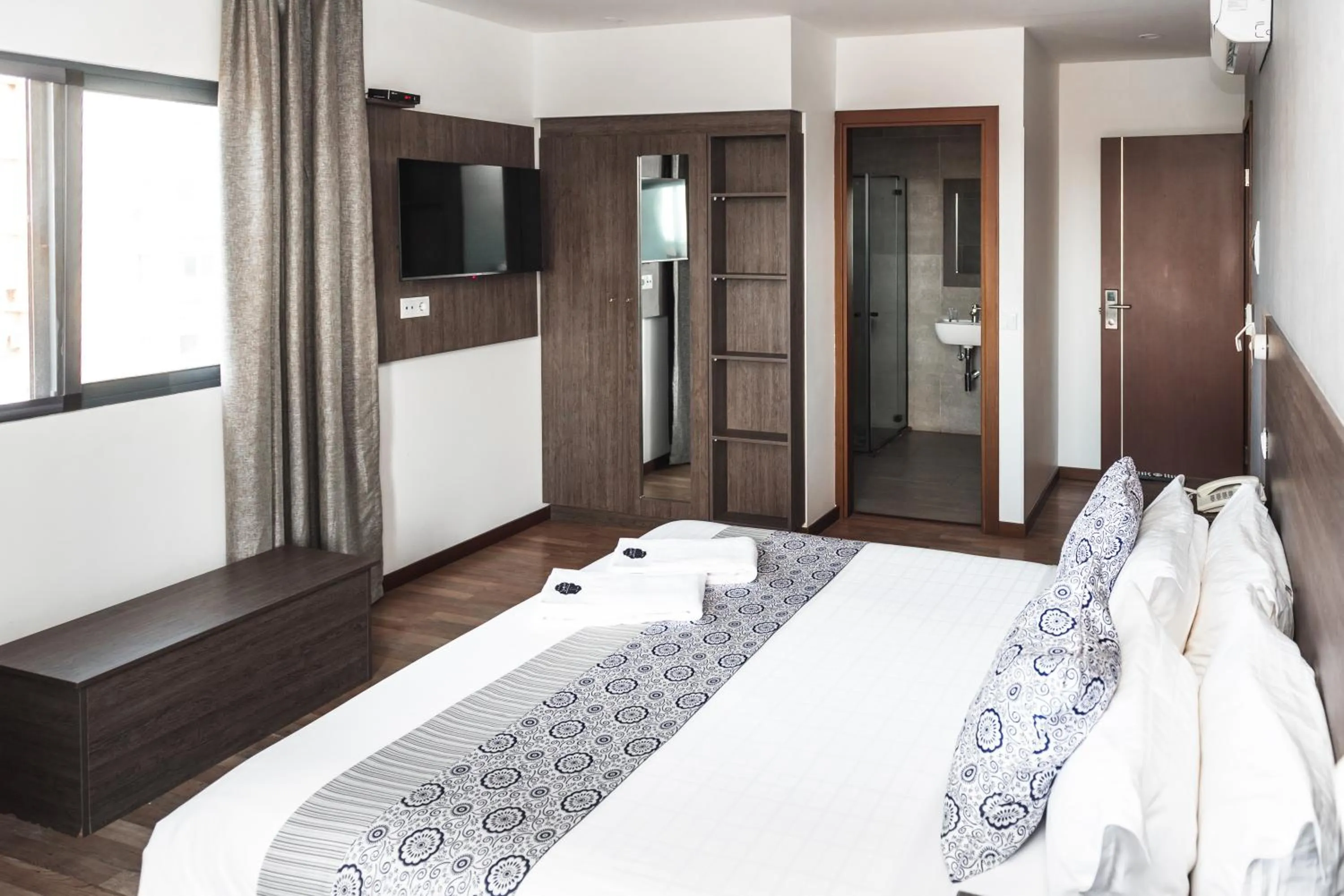 TV and multimedia, Bed in Hotel Kapital