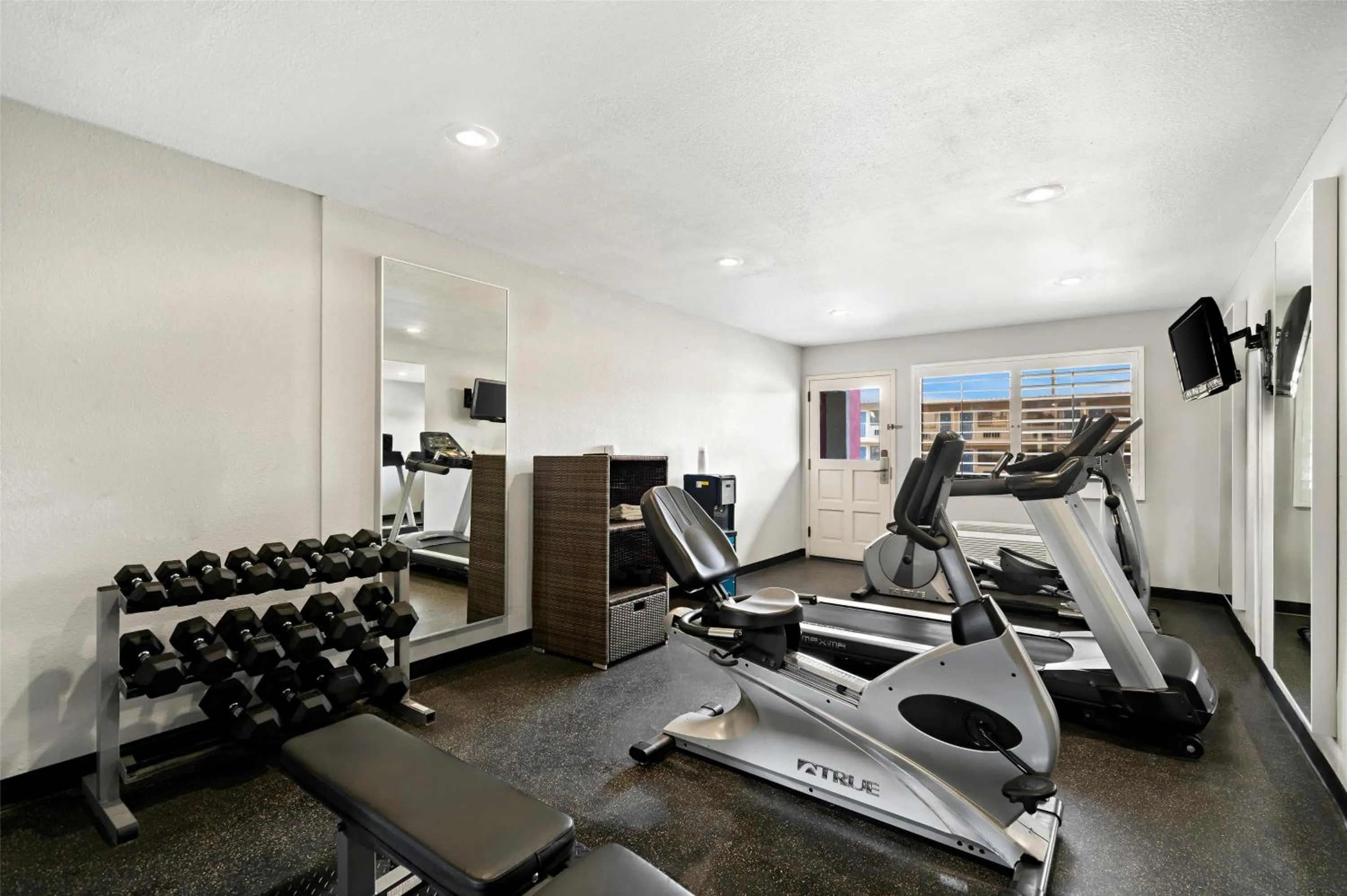 Fitness centre/facilities in Best Western Desert Villa Inn