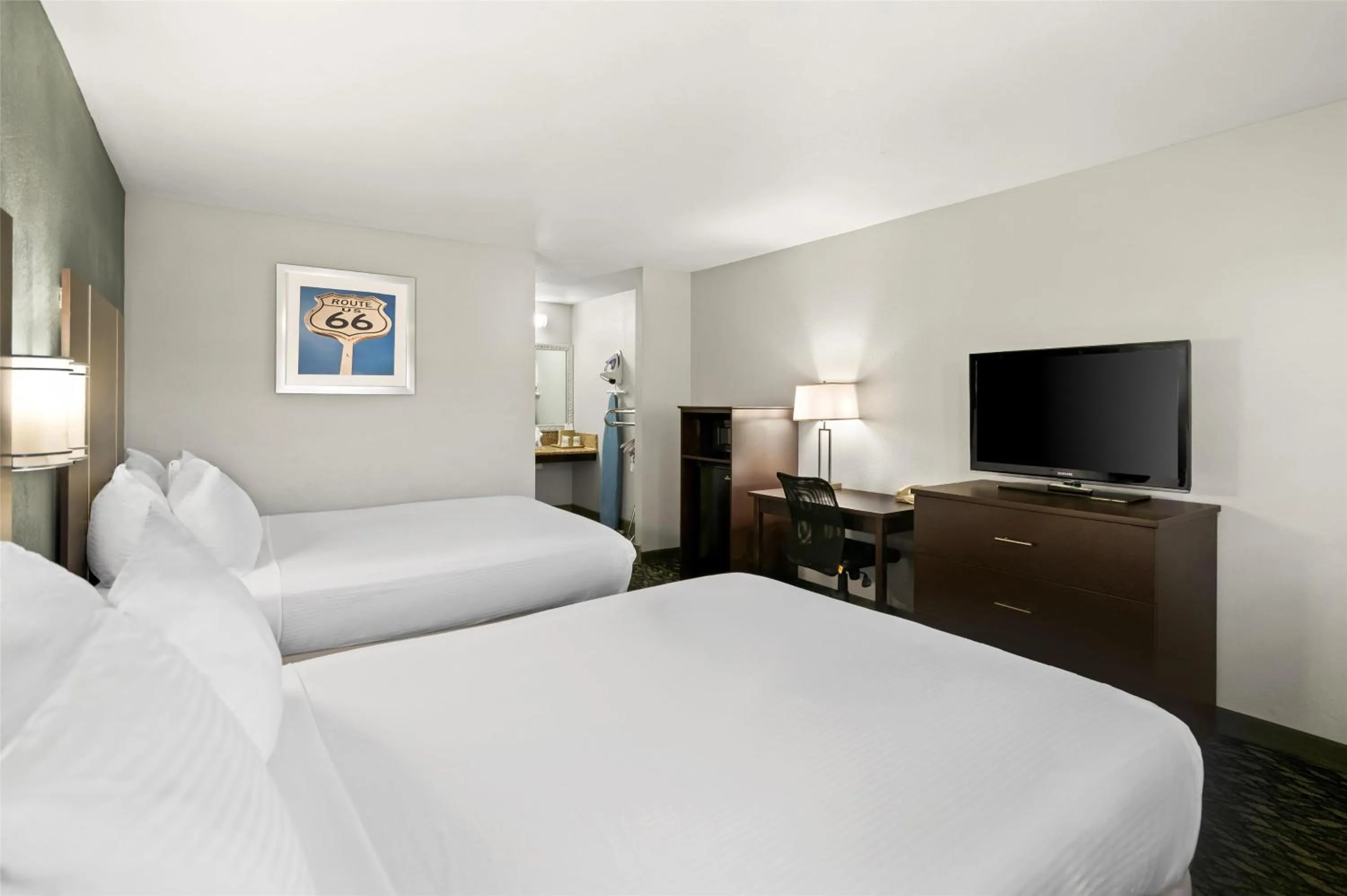 Bedroom, Bed in Best Western Desert Villa Inn