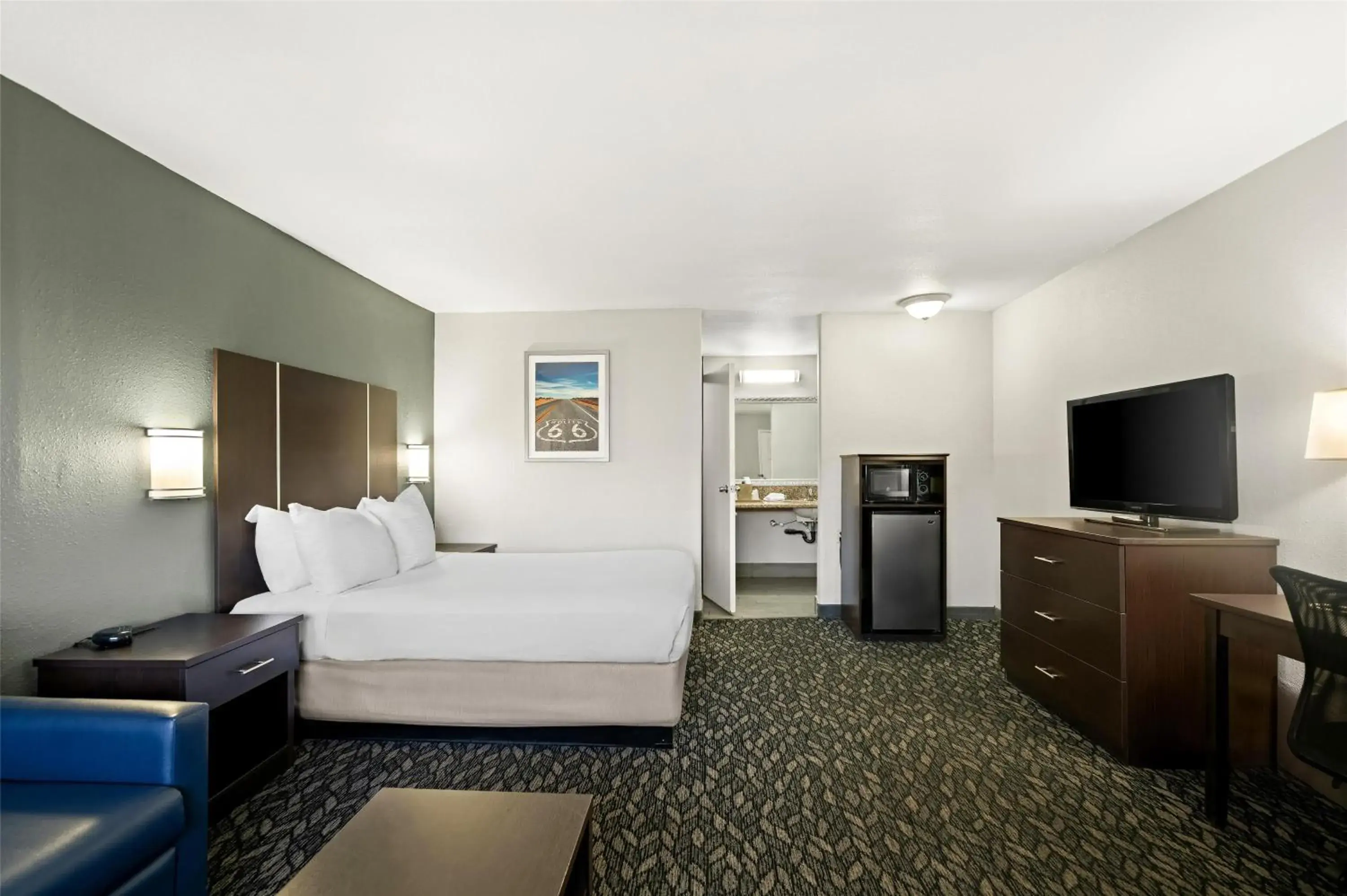 Queen Room with Roll-In Shower - Mobility Access in Best Western Desert Villa Inn Queen Room with Roll-In Shower - Mobility Access in Best Western Desert Villa Inn