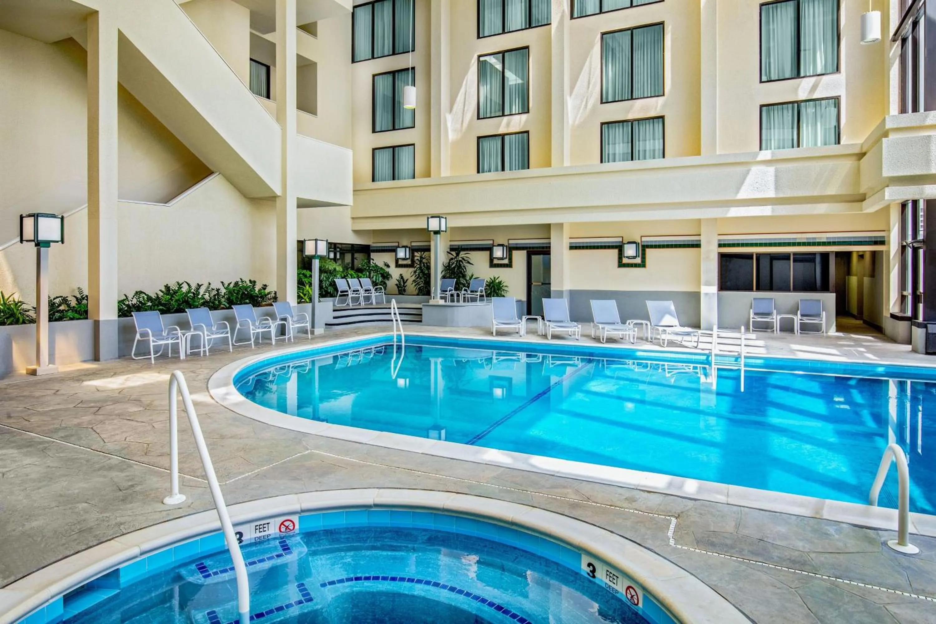 Swimming pool in Marriott Park Ridge