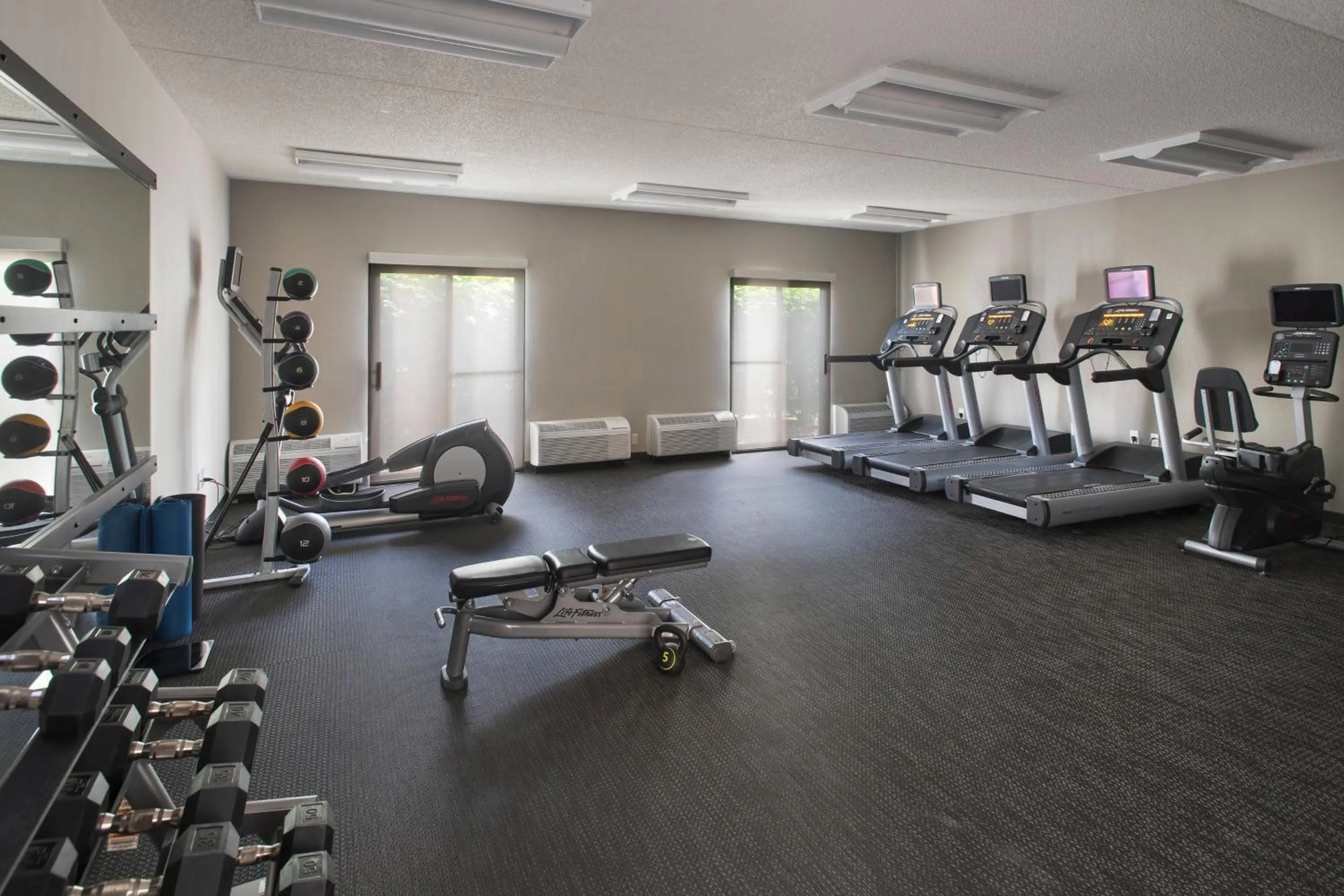 Fitness centre/facilities in Courtyard by Marriott Lincroft Red Bank