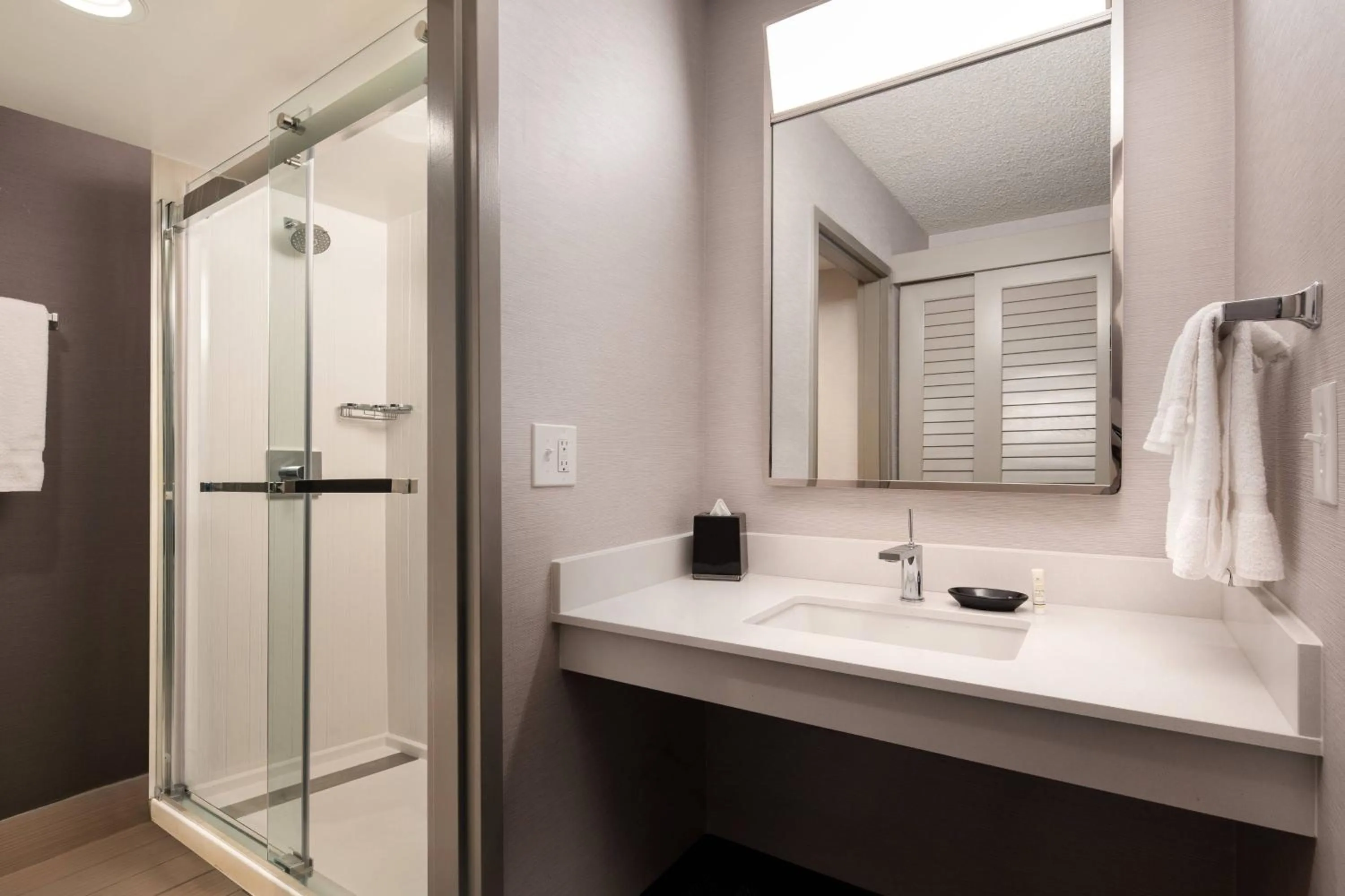 Bathroom in Courtyard by Marriott Fresno
