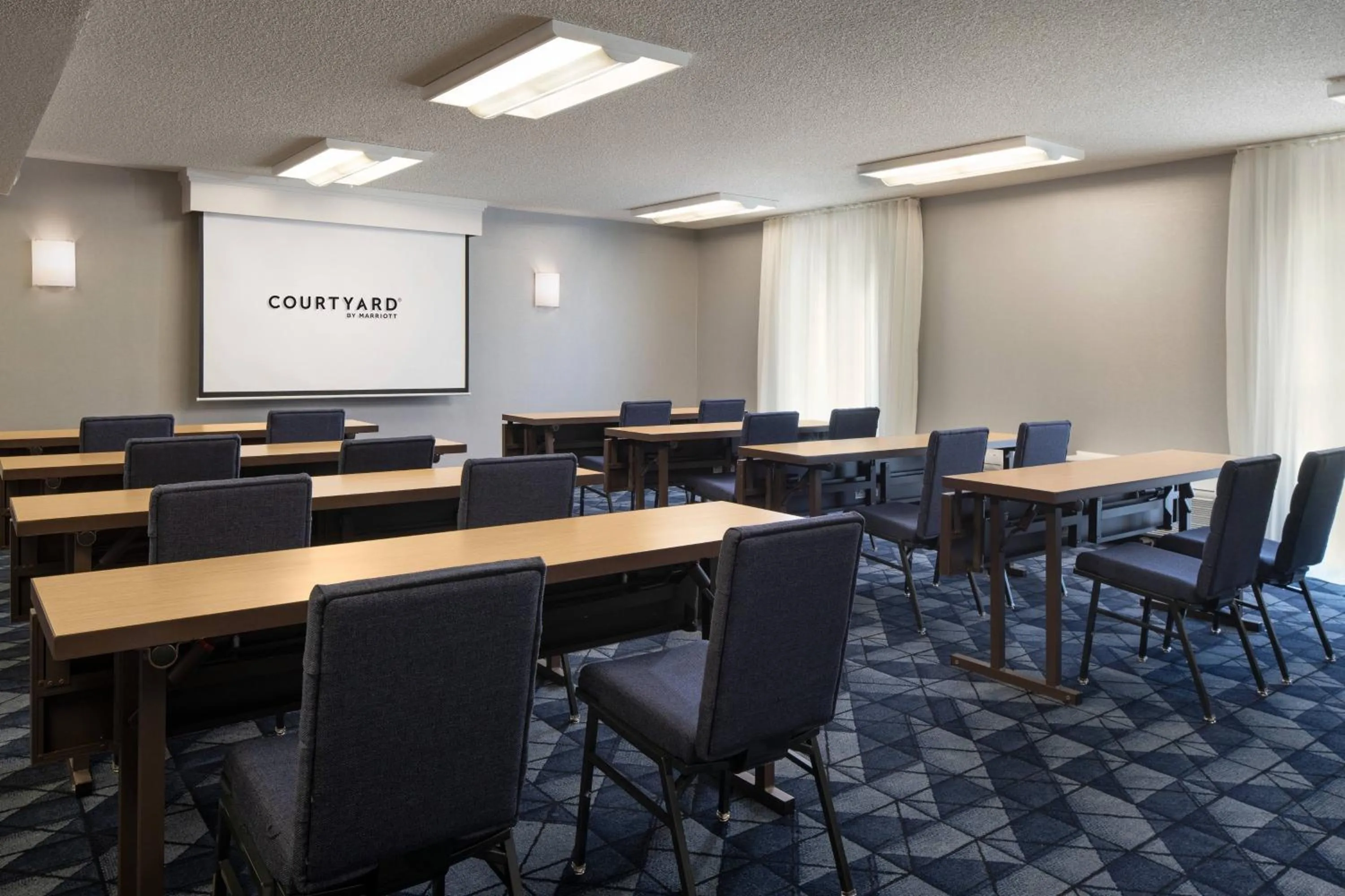 Meeting/conference room in Courtyard by Marriott Fresno