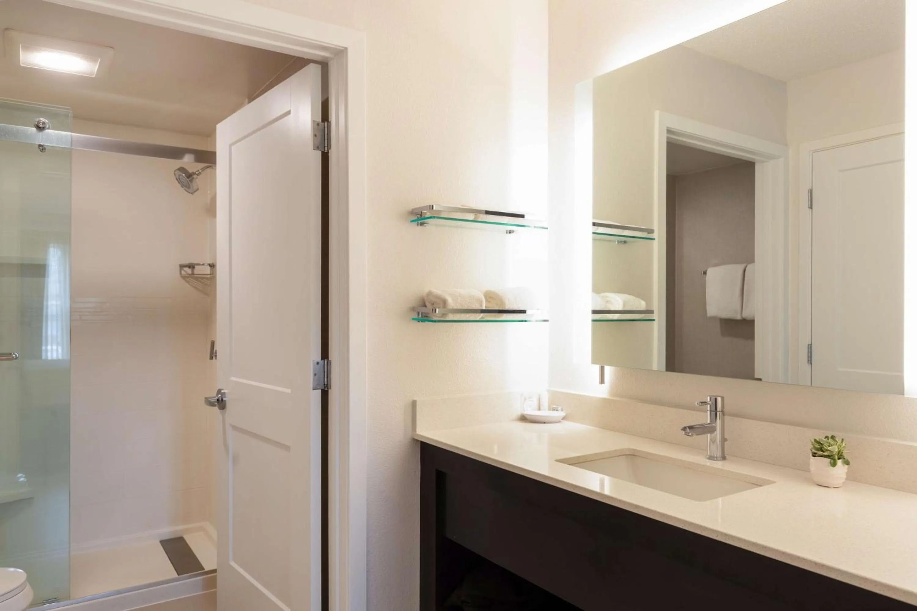Bathroom in Sonesta ES Suites Parsippany Morris Plains